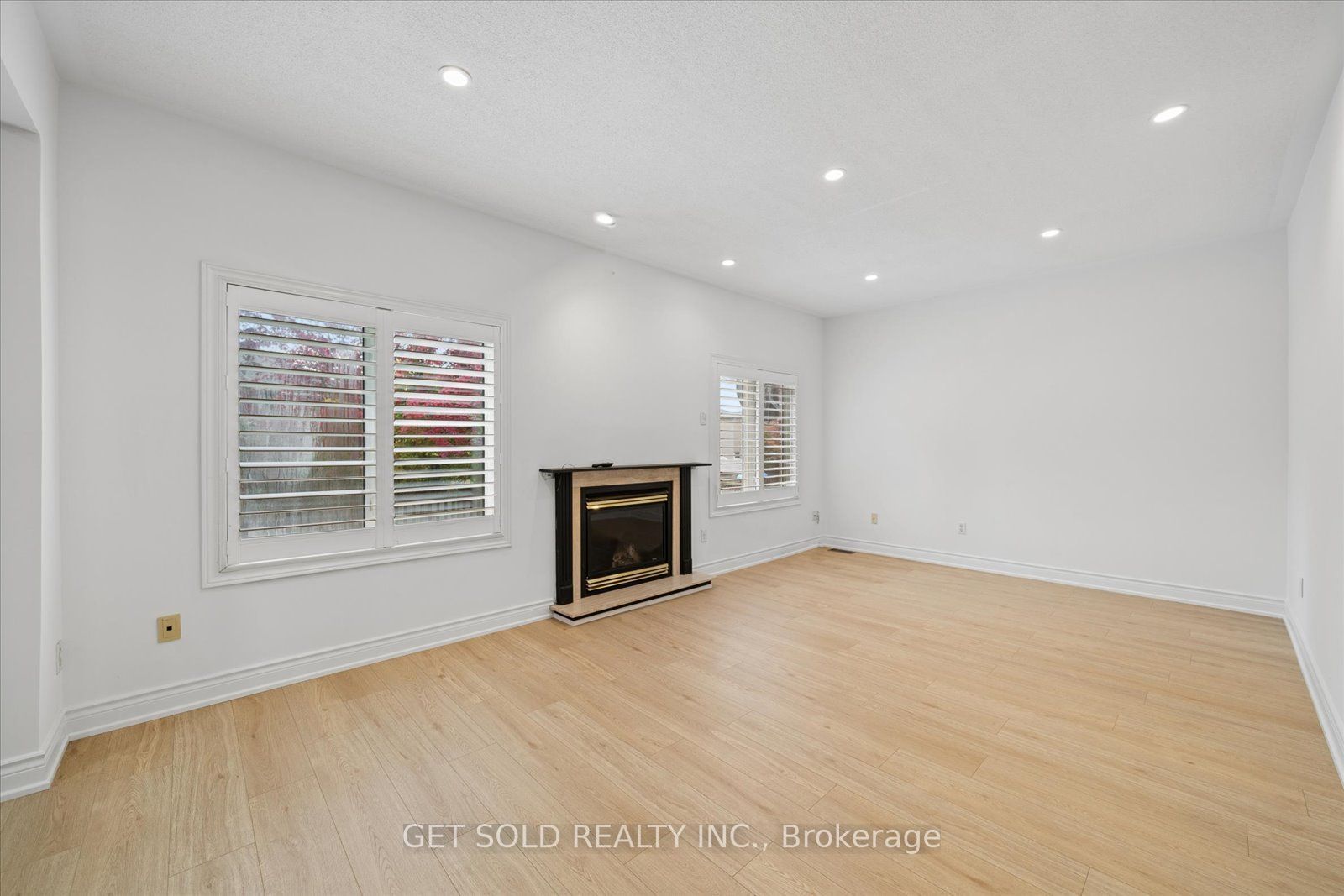 5 Ravine Edge Drive Property Photo 15