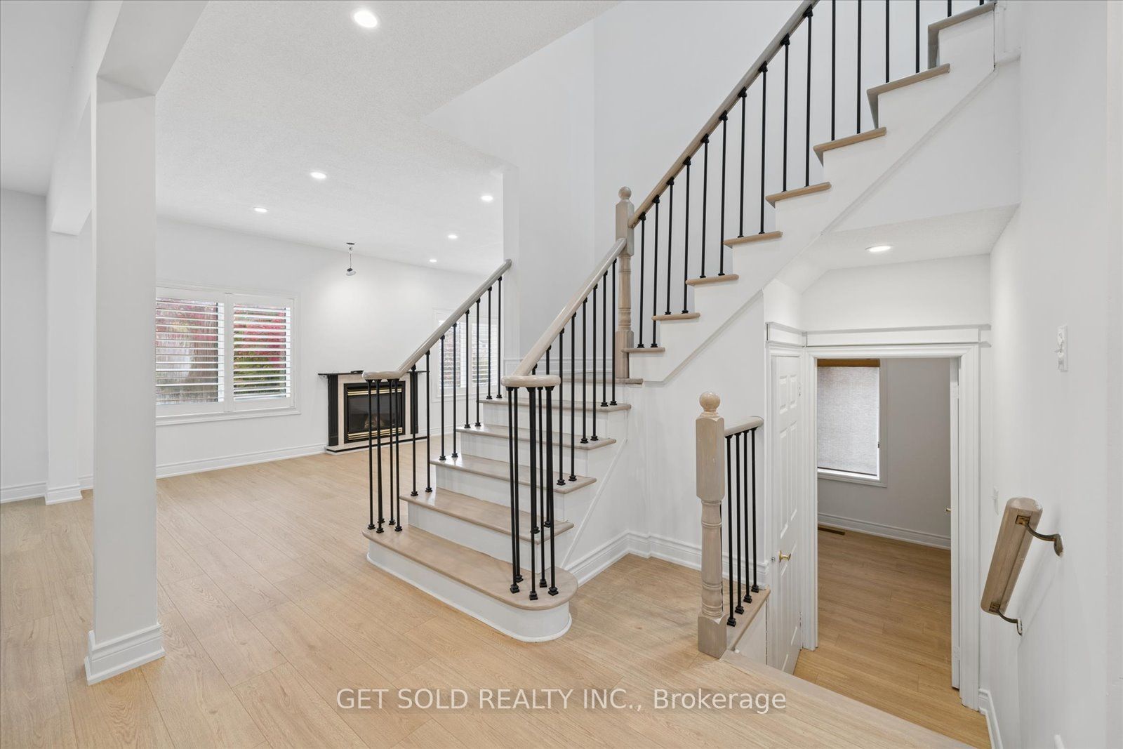 5 Ravine Edge Drive Property Photo 18
