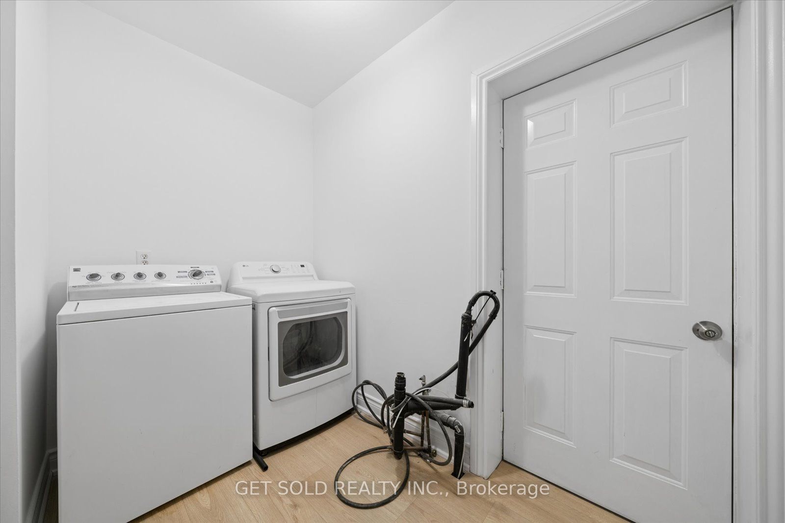 5 Ravine Edge Drive Property Photo 21