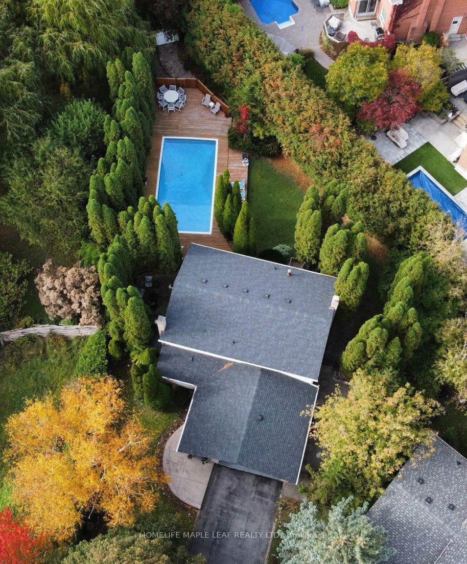 20 Brookfield Court Property Photo 4