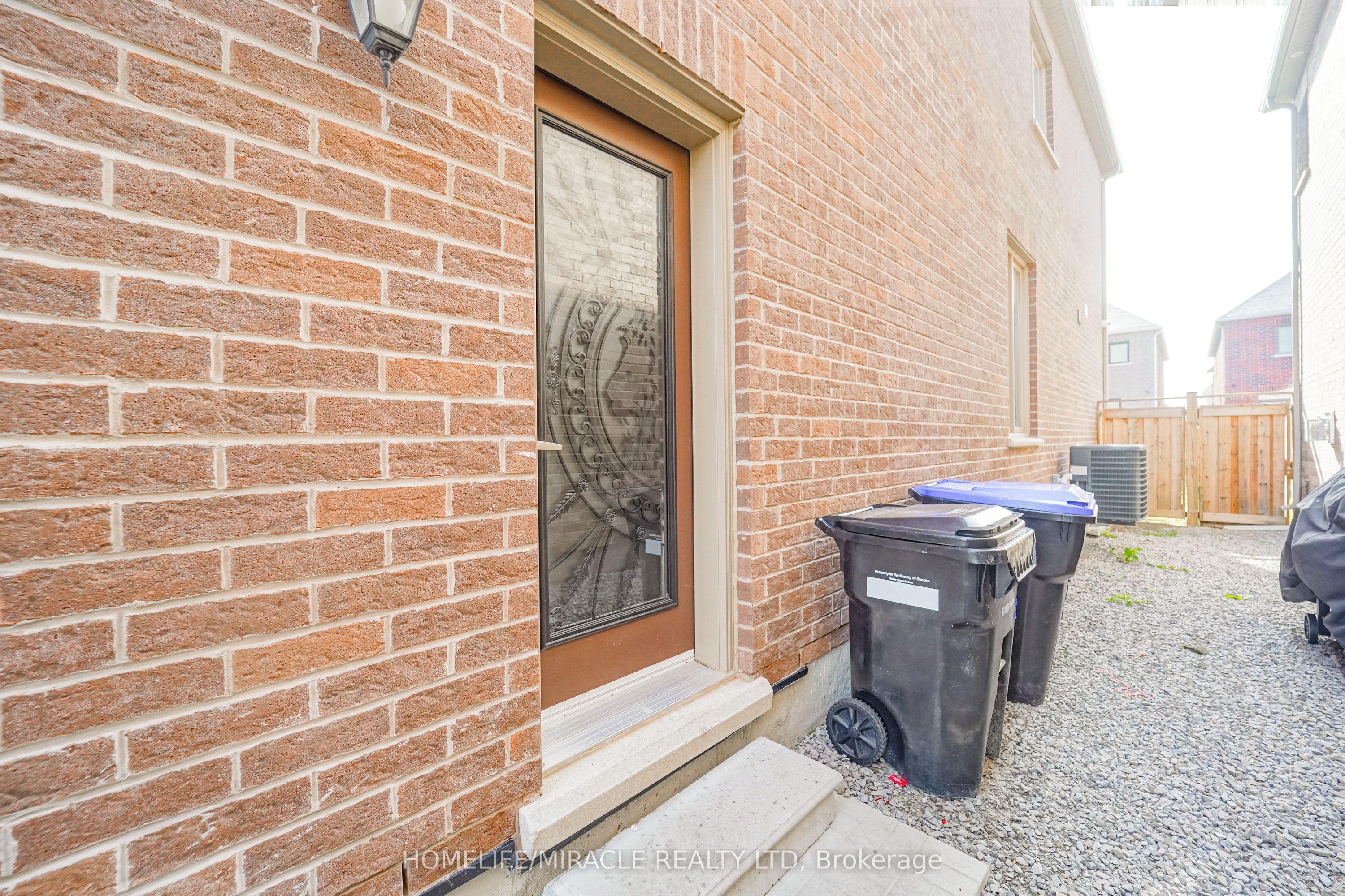 95 Scarlet Way Property Photo 2