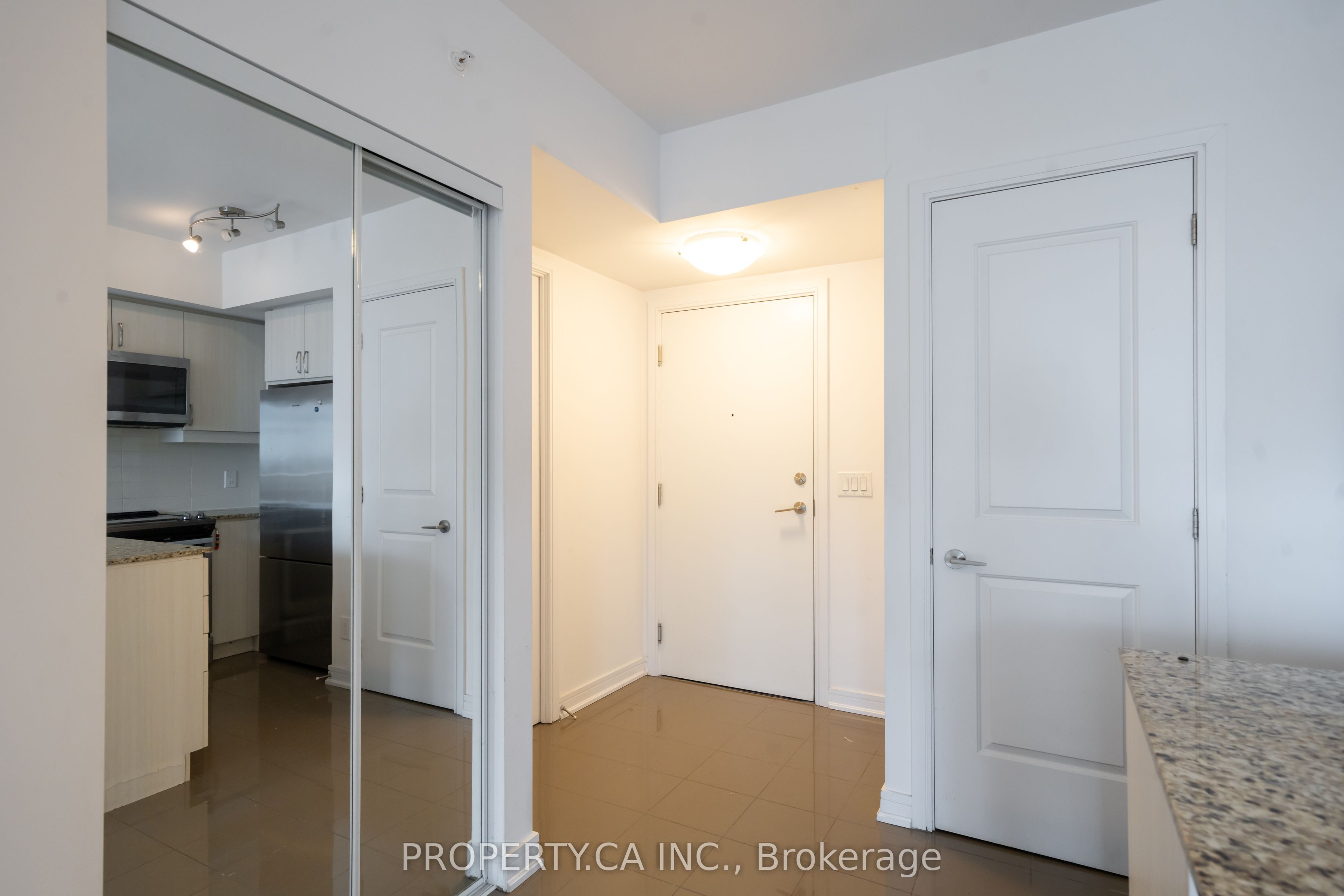 9205 Yonge Street S 1210 Property Photo 3