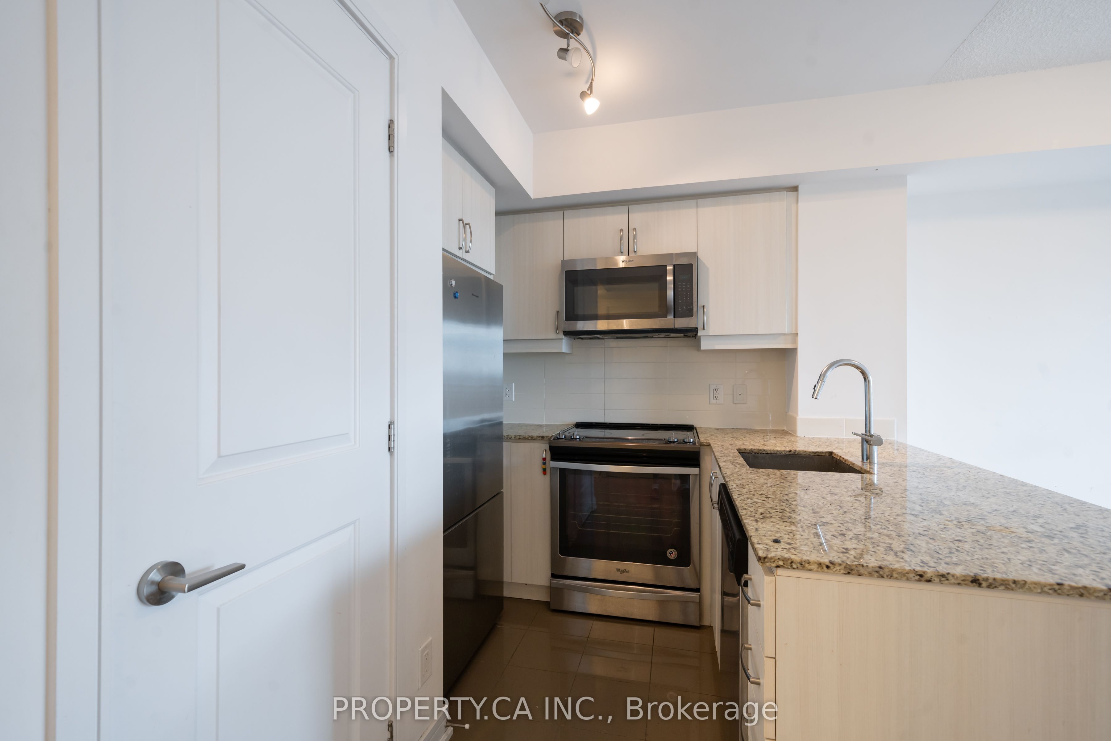 9205 Yonge Street S 1210 Property Photo 6