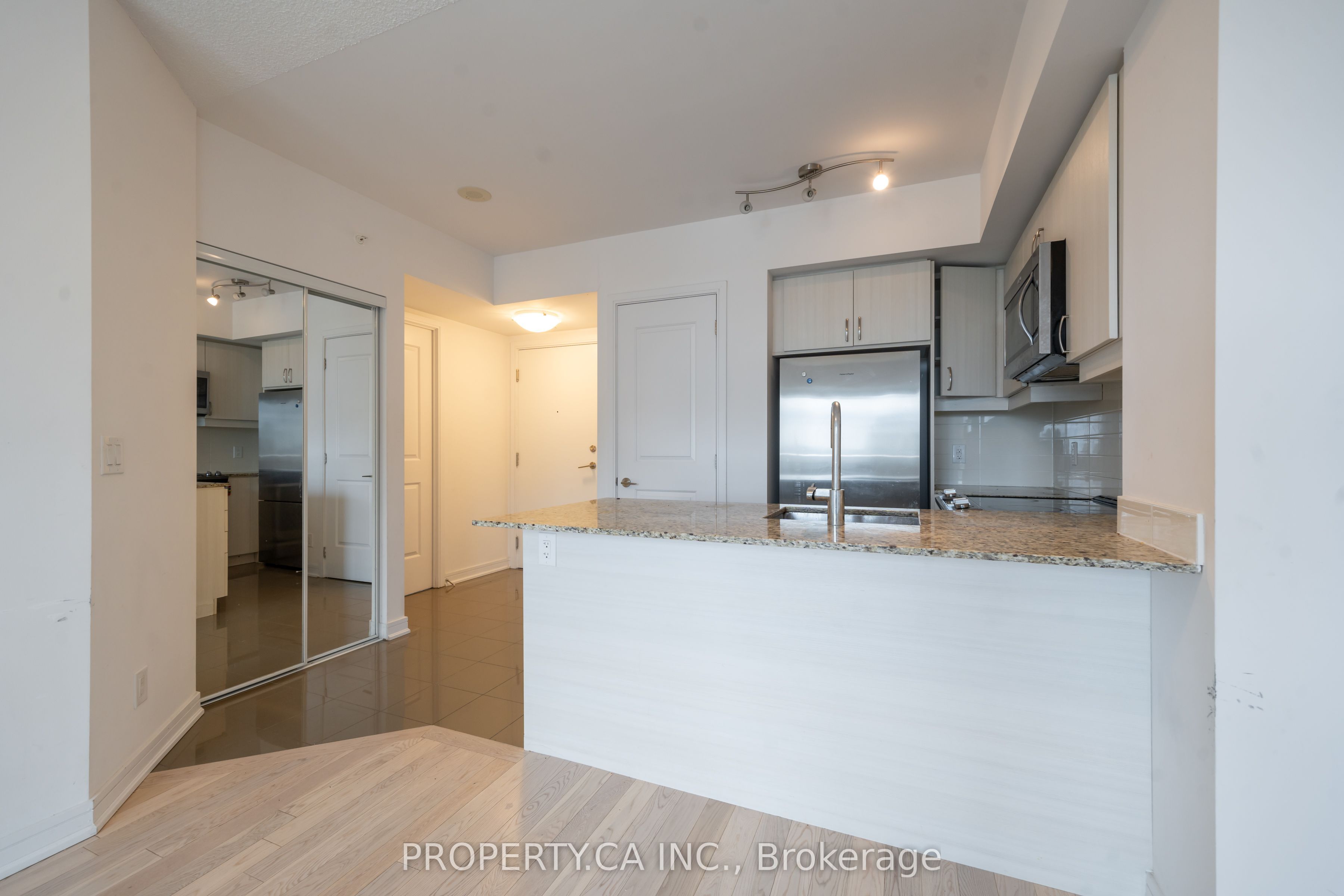 9205 Yonge Street S 1210 Property Photo 7