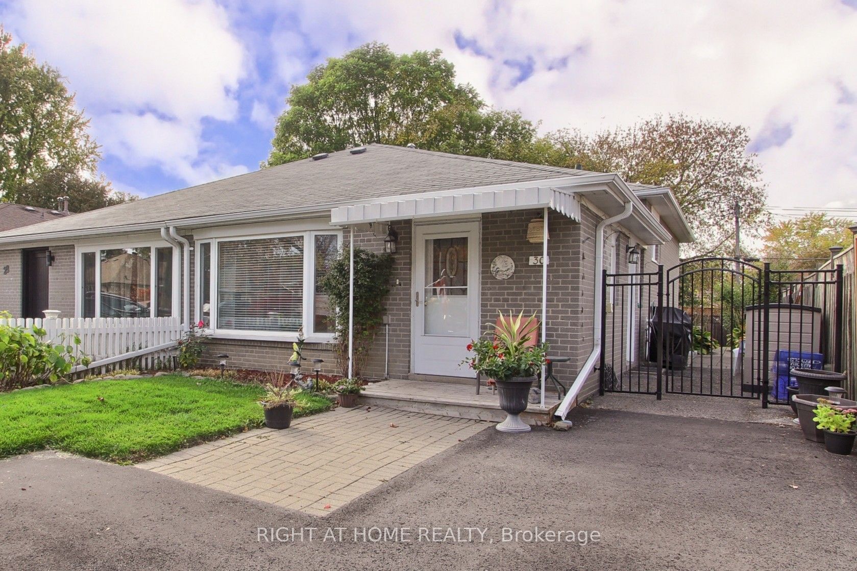 30 Kitimat Crescent Property Photo 1