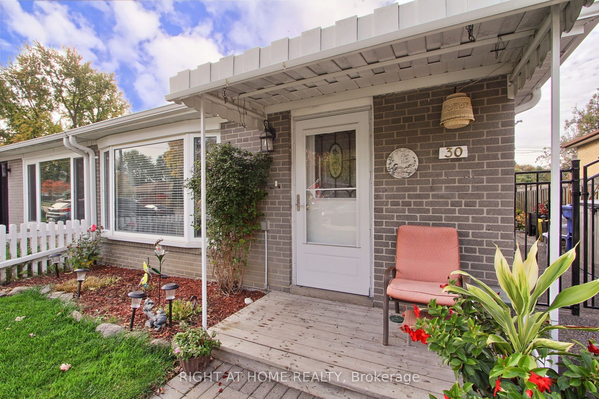 30 Kitimat Crescent Property Photo 2