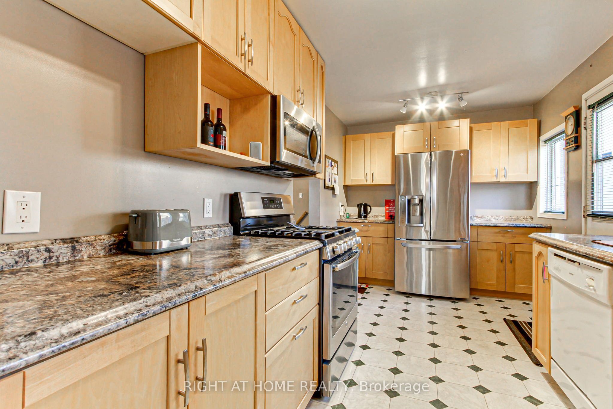 30 Kitimat Crescent Property Photo 5