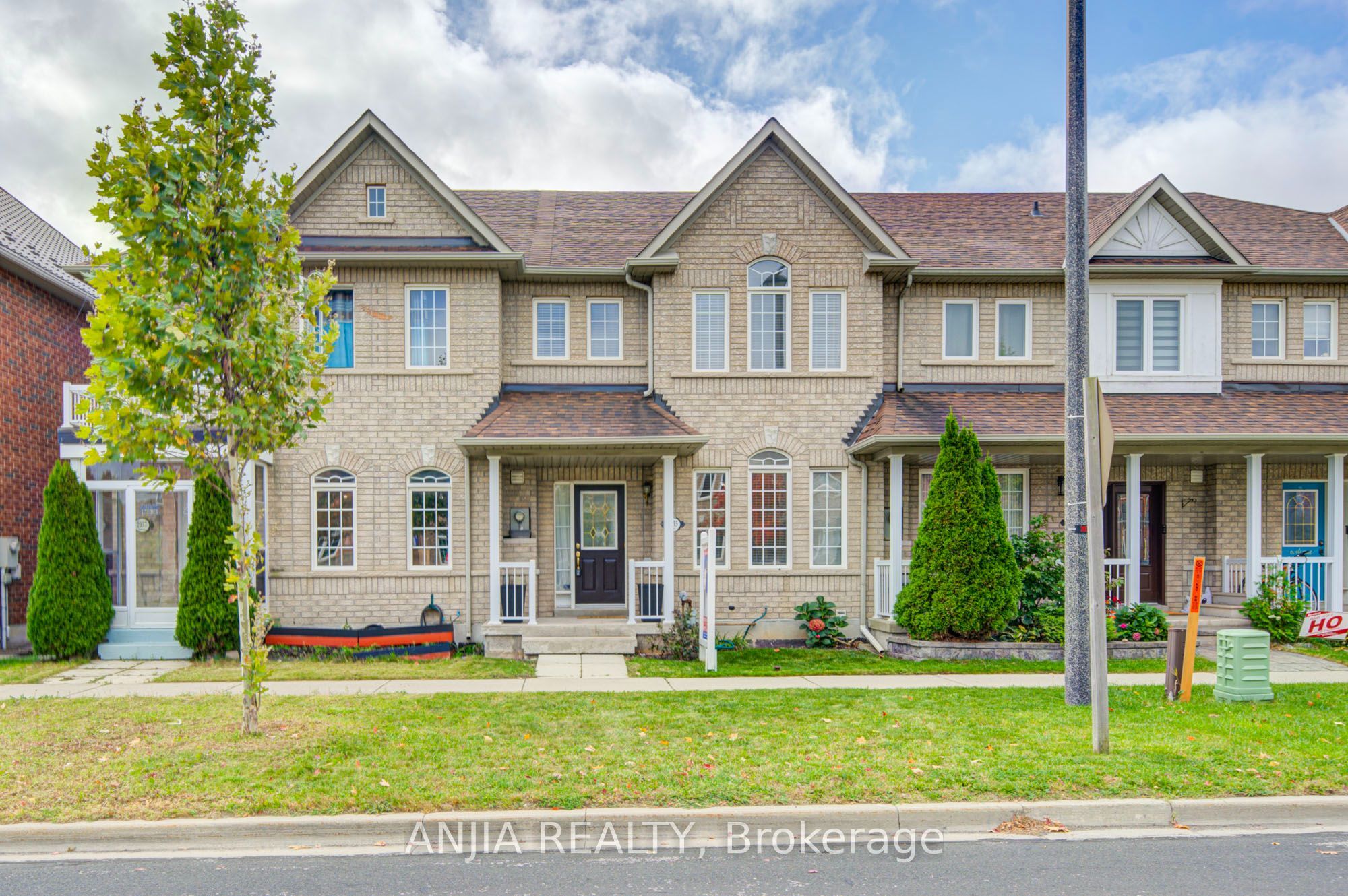 2035 Bur Oak Avenue Property Photo 1