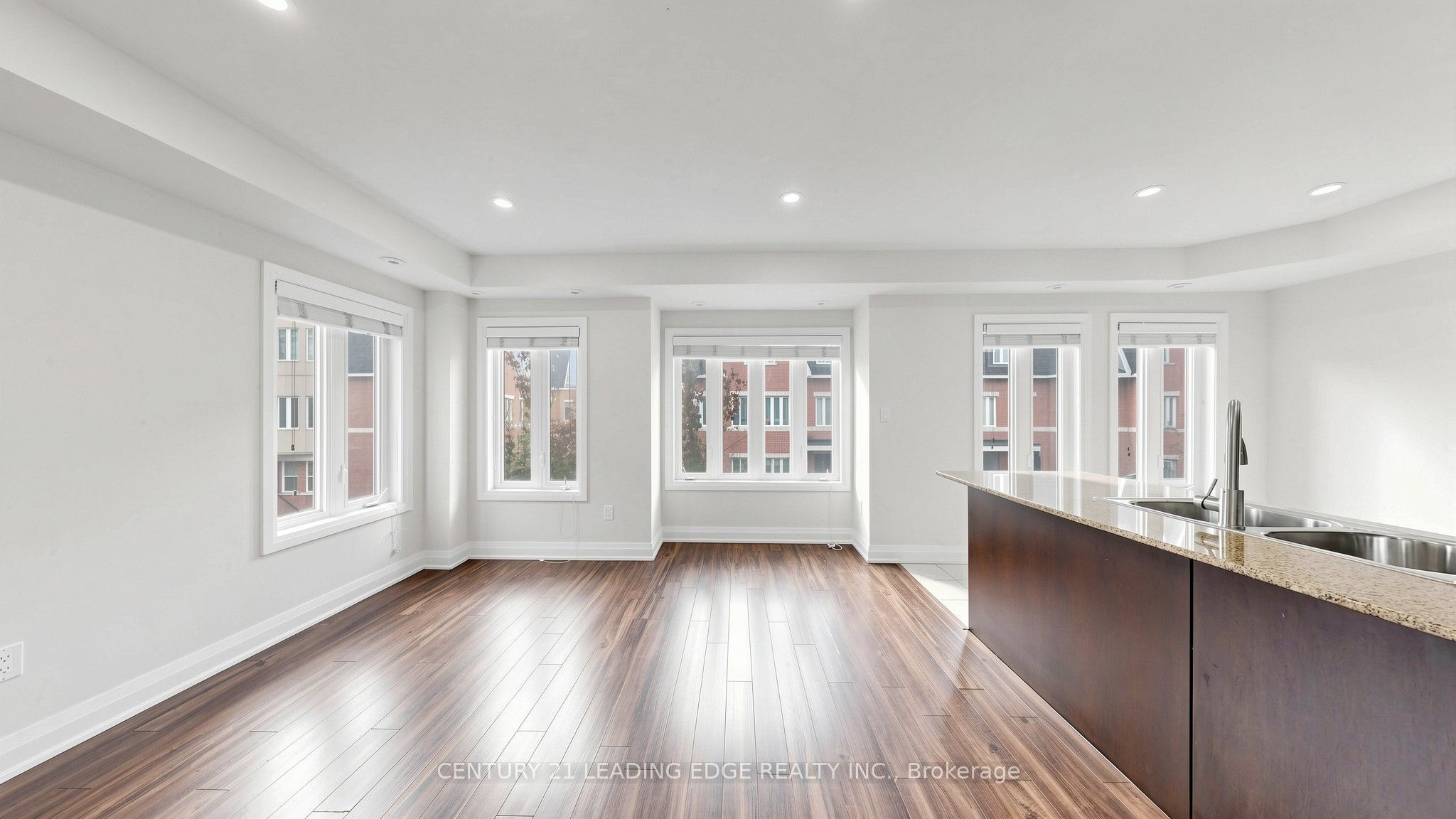 320 John Street 202 Property Photo 5
