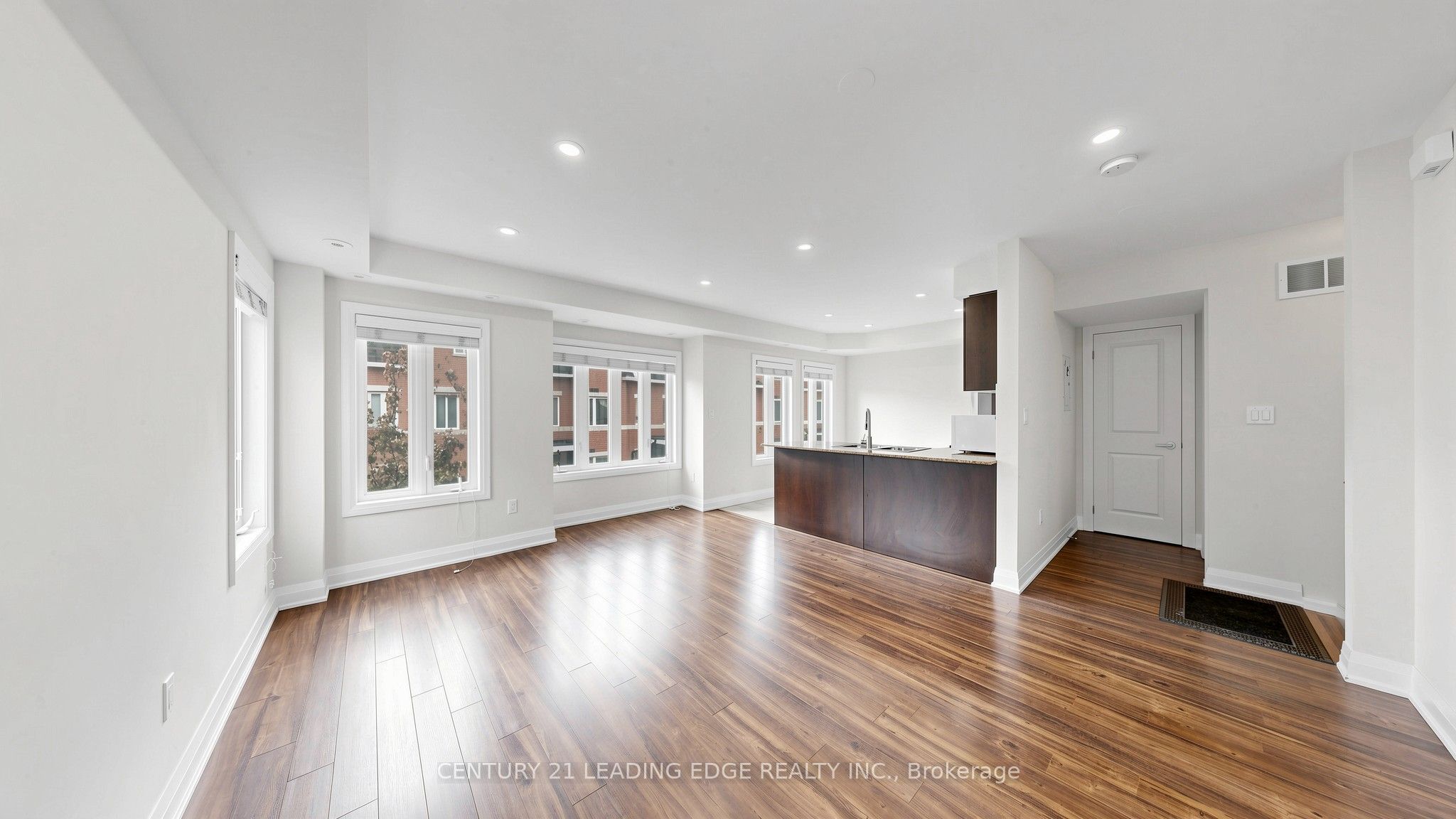320 John Street 202 Property Photo 6