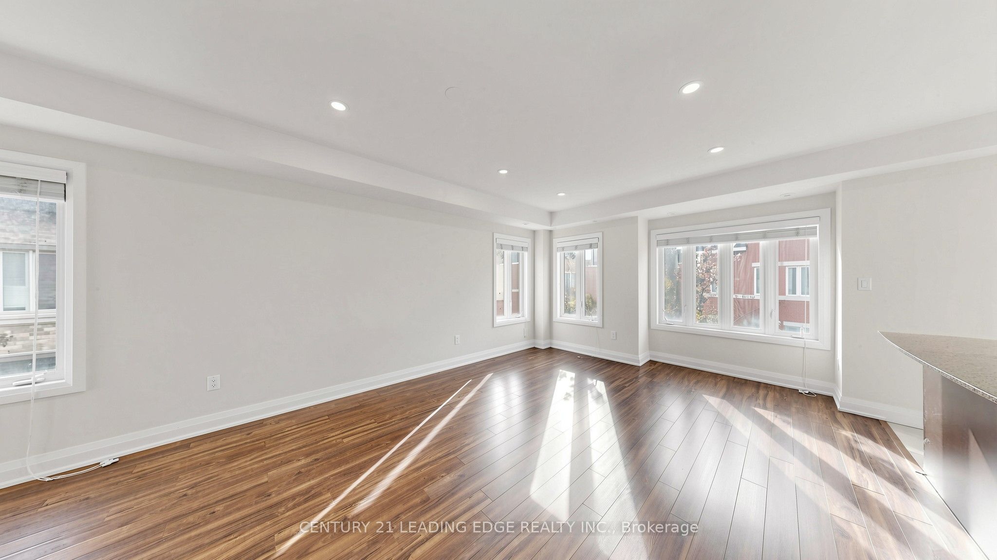 320 John Street 202 Property Photo 7