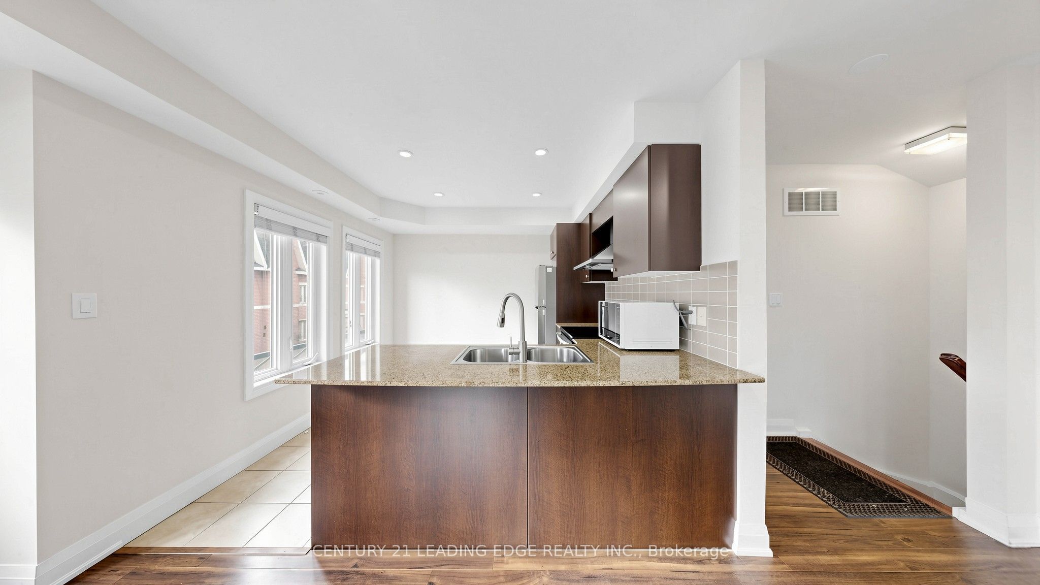 320 John Street 202 Property Photo 13