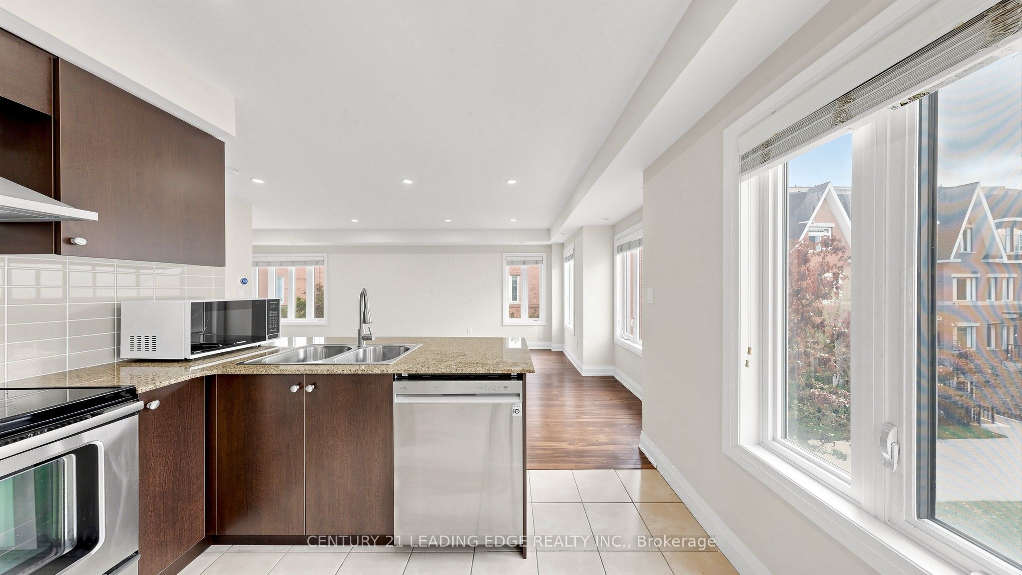 320 John Street 202 Property Photo 16