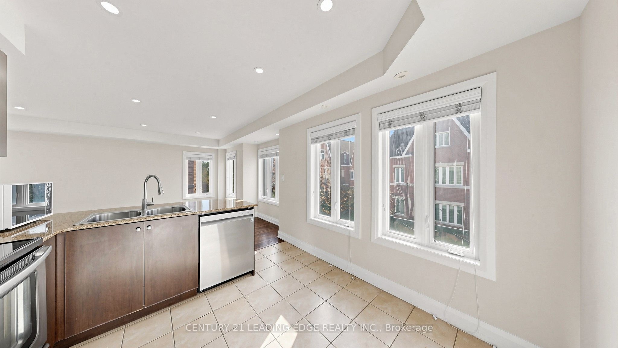 320 John Street 202 Property Photo 17
