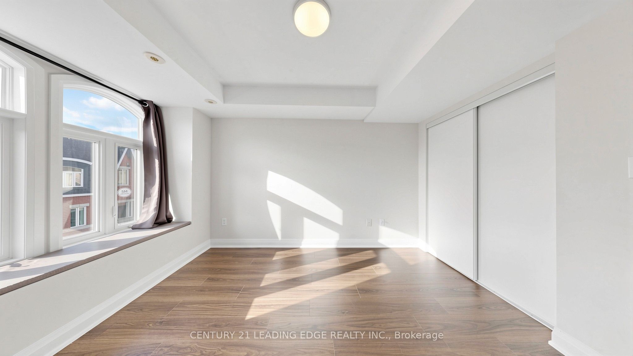 320 John Street 202 Property Photo 25