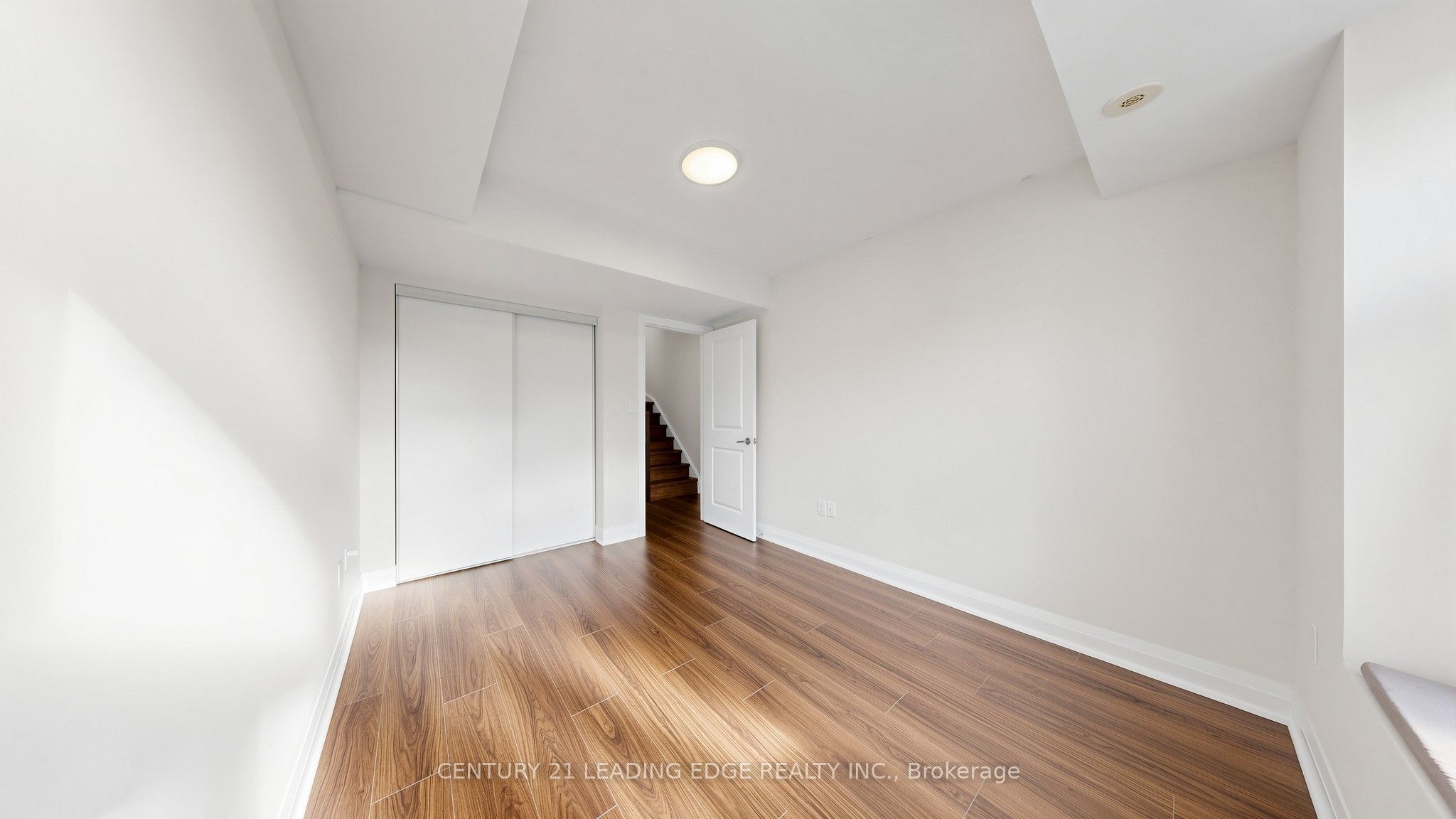 320 John Street 202 Property Photo 27