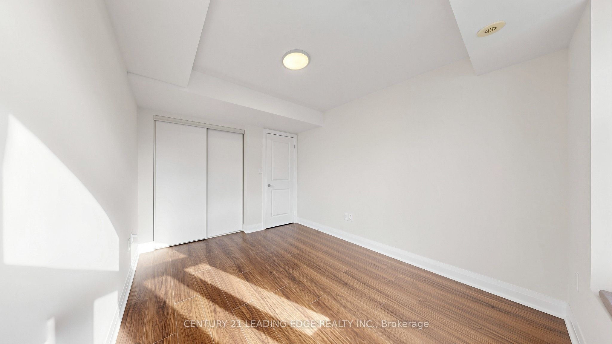 320 John Street 202 Property Photo 28