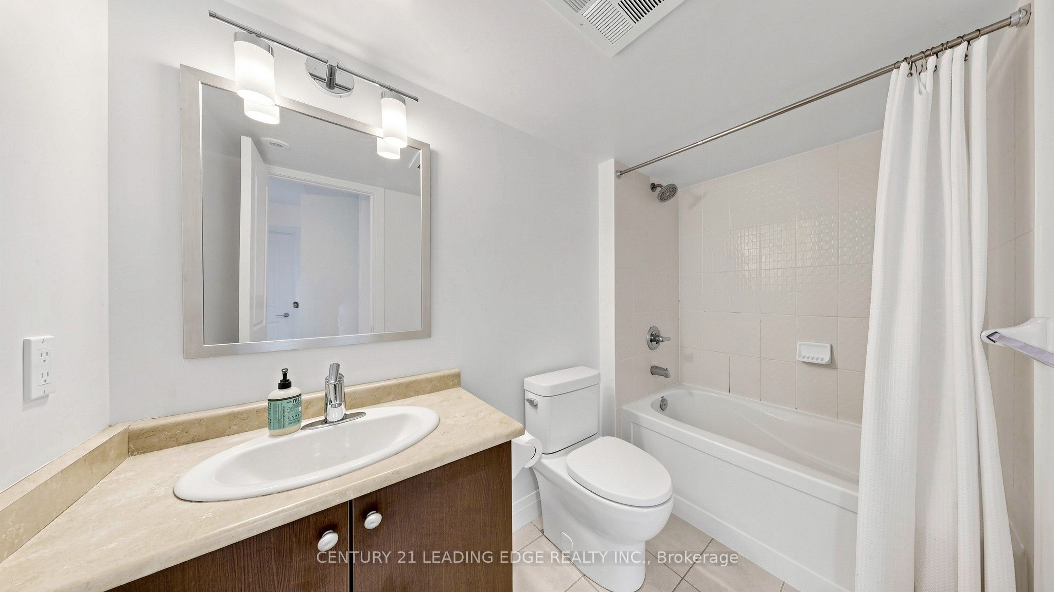 320 John Street 202 Property Photo 29