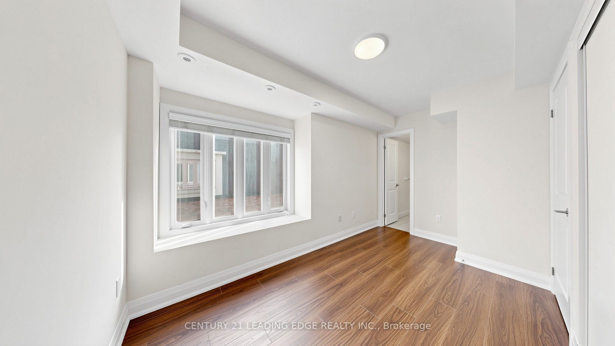 320 John Street 202 Property Photo 32