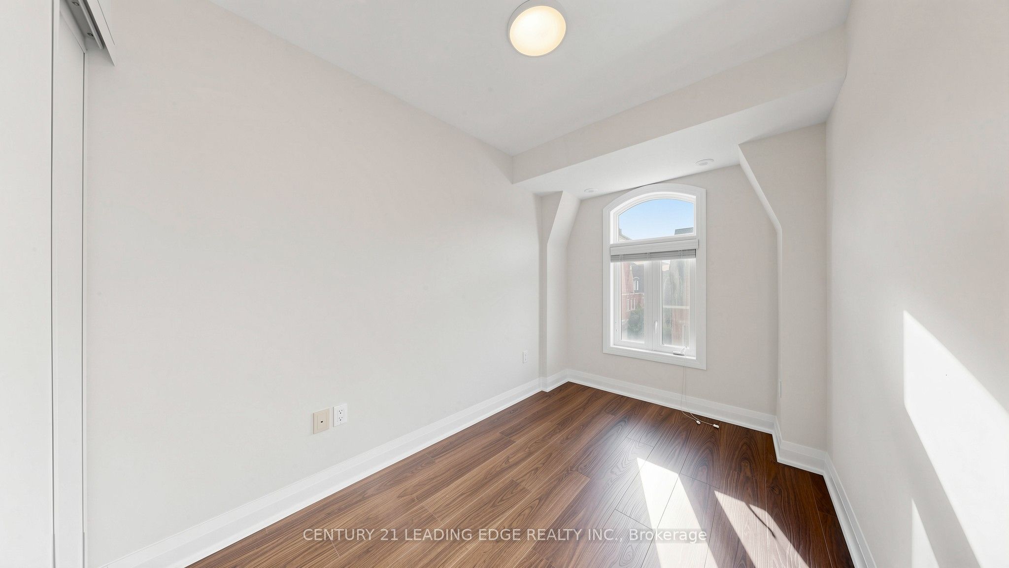 320 John Street 202 Property Photo 37