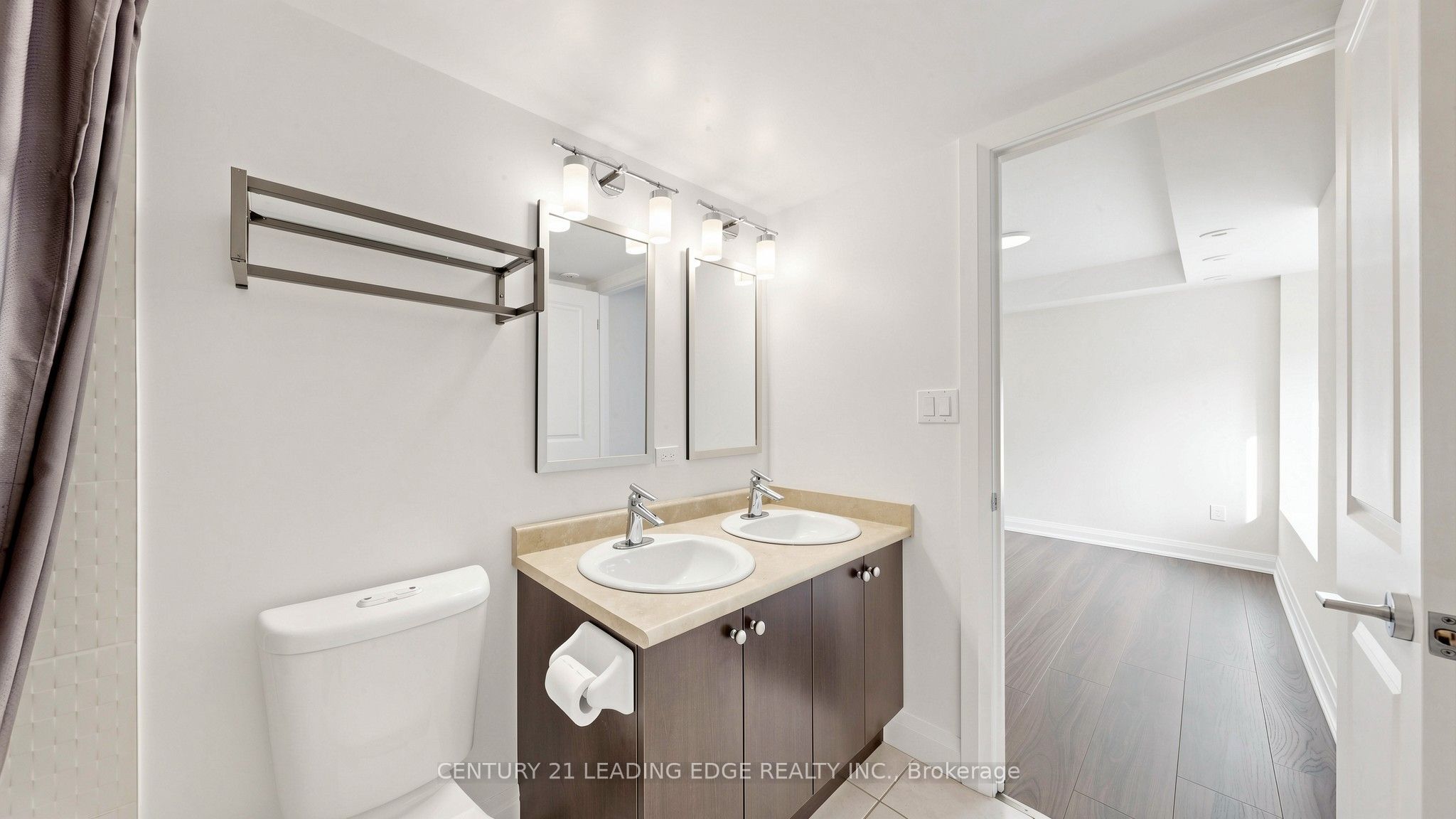 320 John Street 202 Property Photo 44