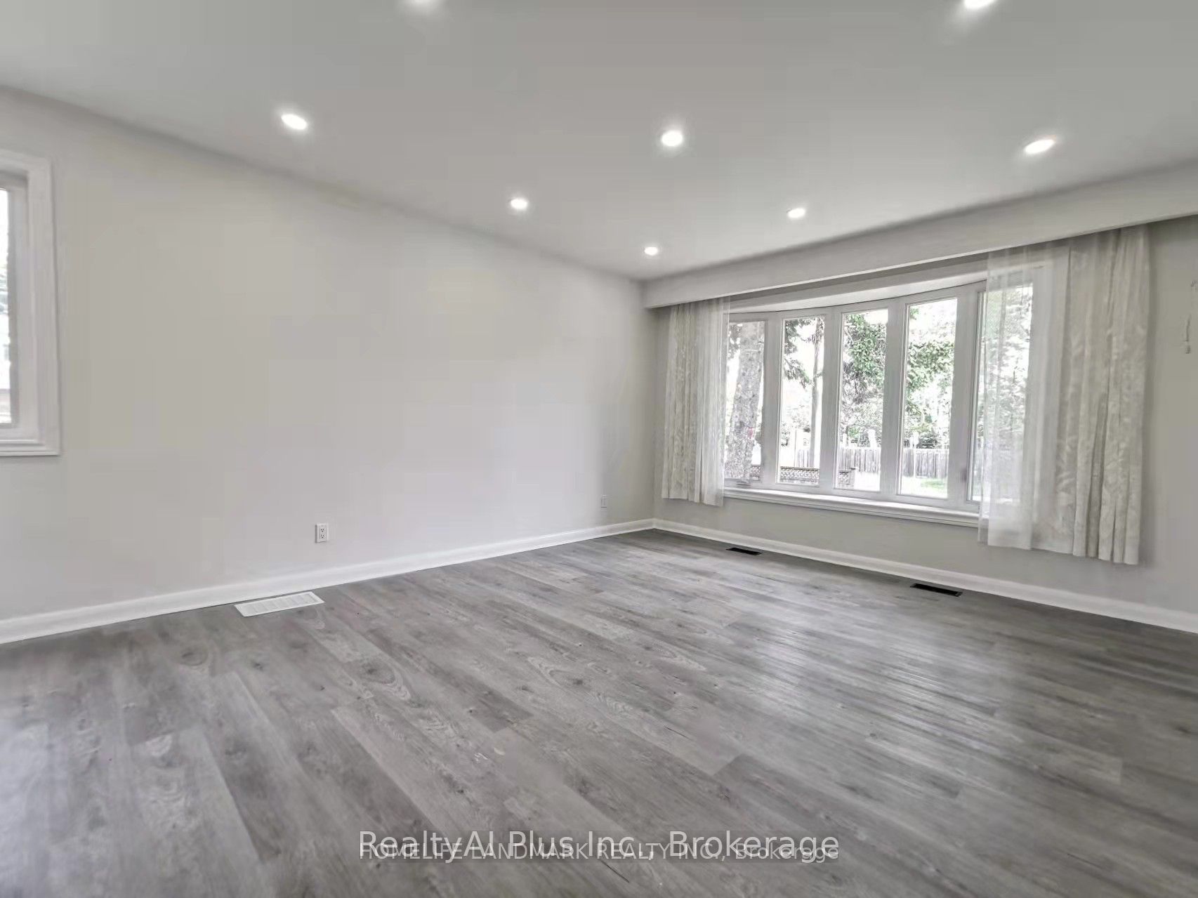 28 Benfer Road Main Property Photo 5