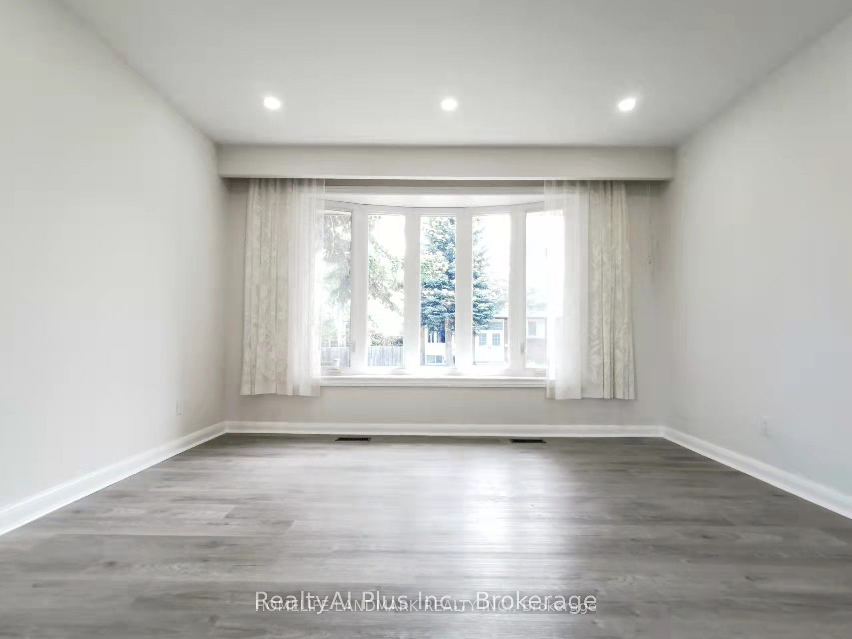28 Benfer Road Main Property Photo 6