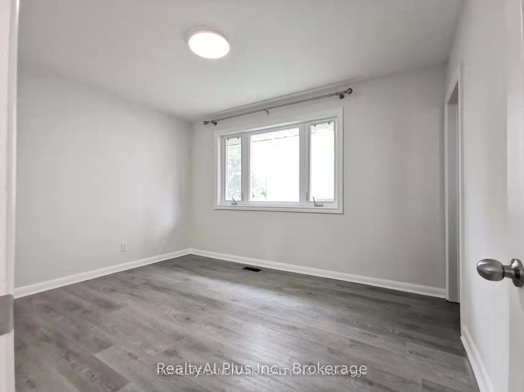 28 Benfer Road Main Property Photo 11
