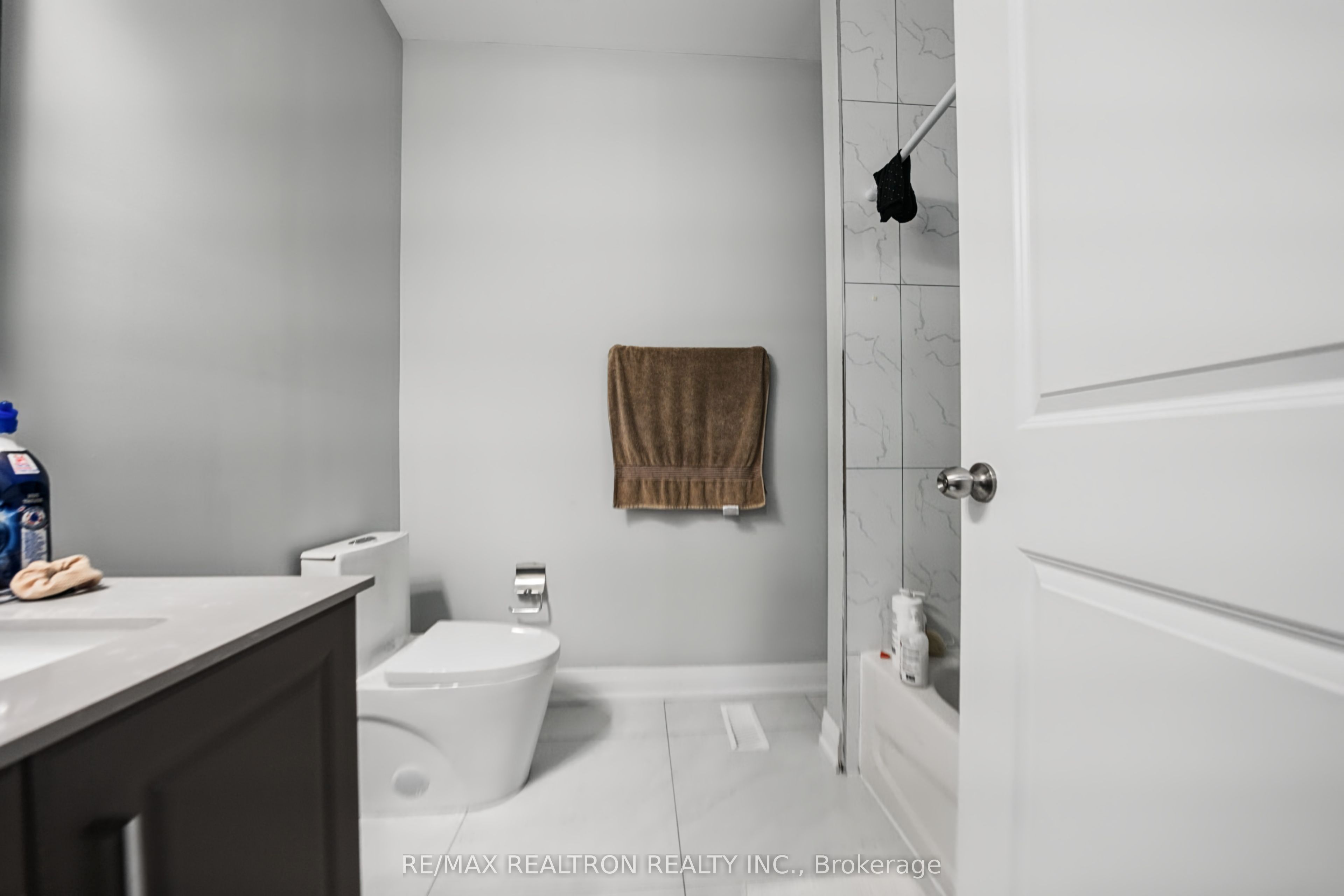 260 Eagle Street 10 Property Photo 24