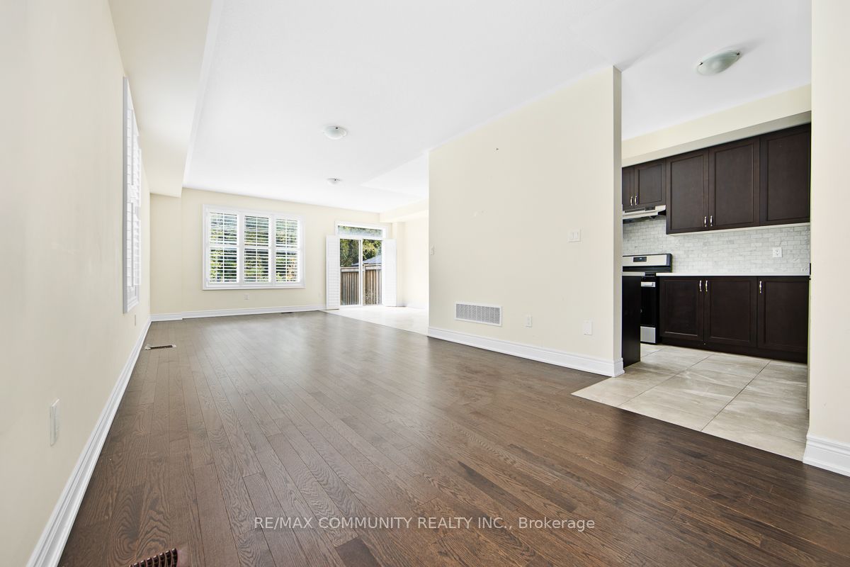 40 Liam Lane Property Photo 6