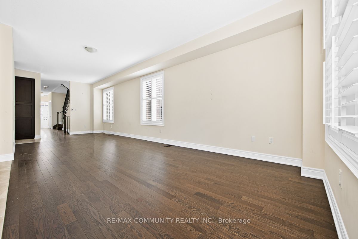 40 Liam Lane Property Photo 8