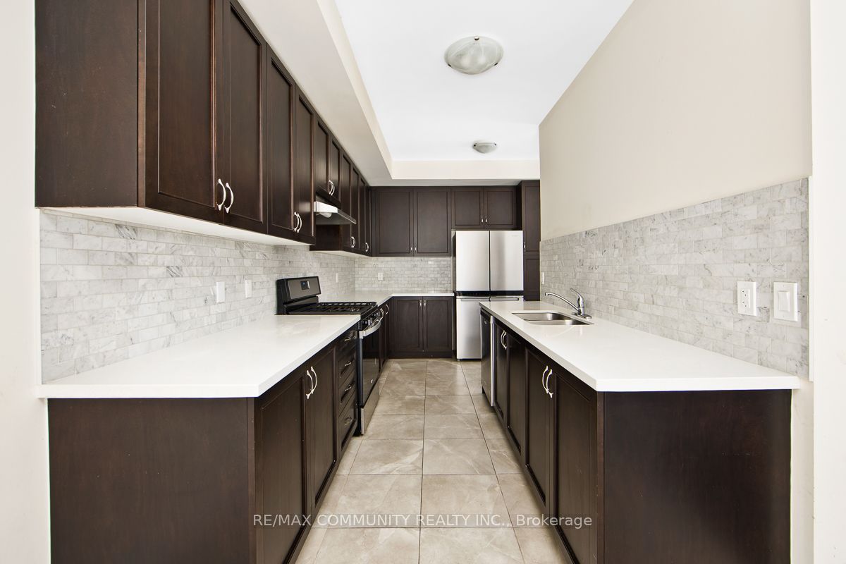 40 Liam Lane Property Photo 12