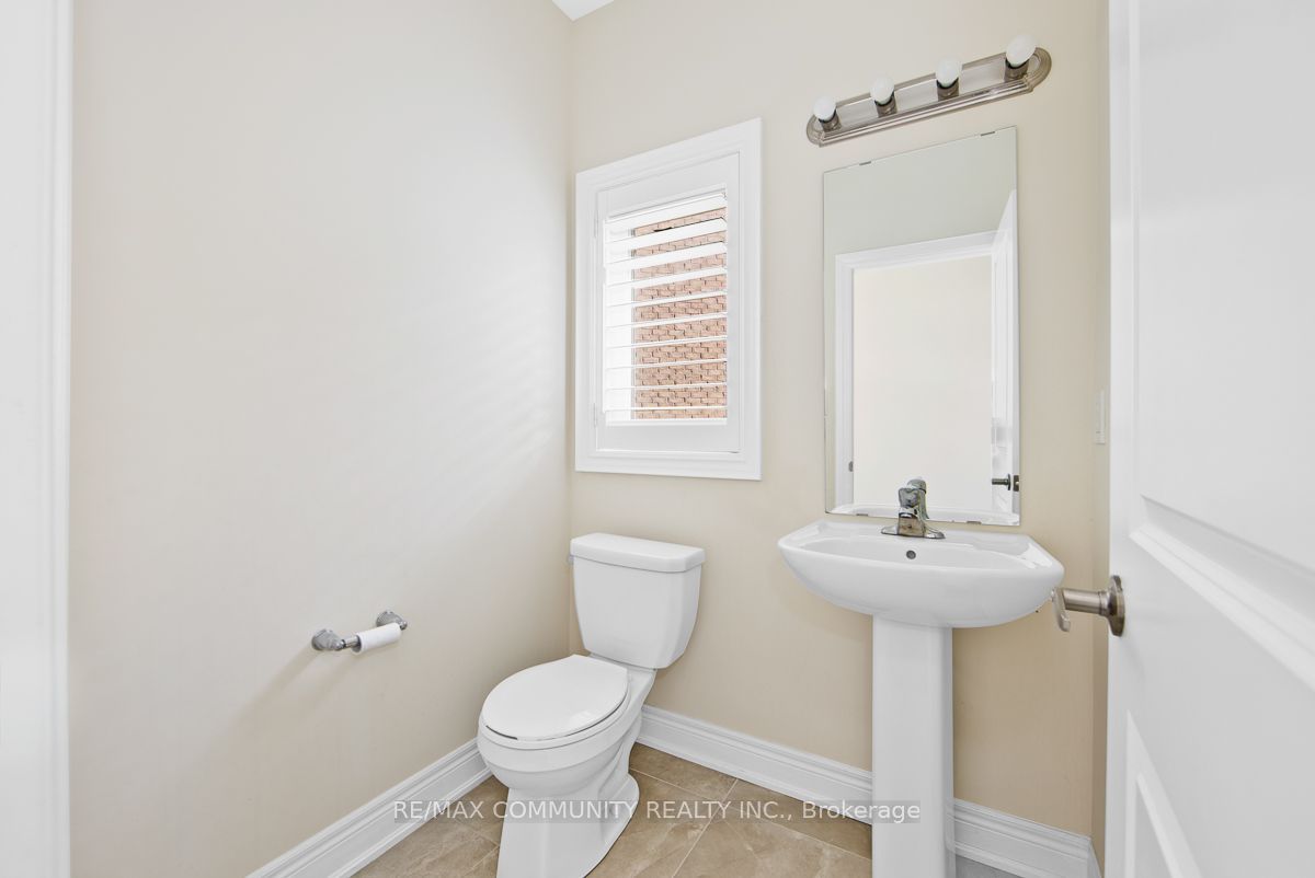 40 Liam Lane Property Photo 13