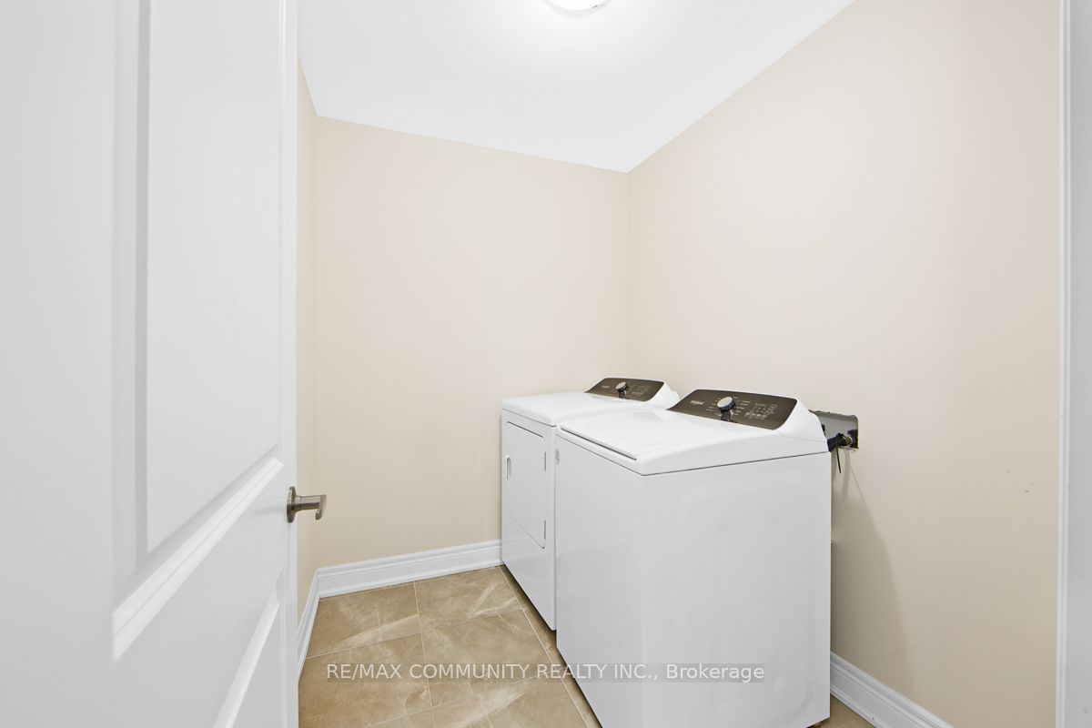 40 Liam Lane Property Photo 14