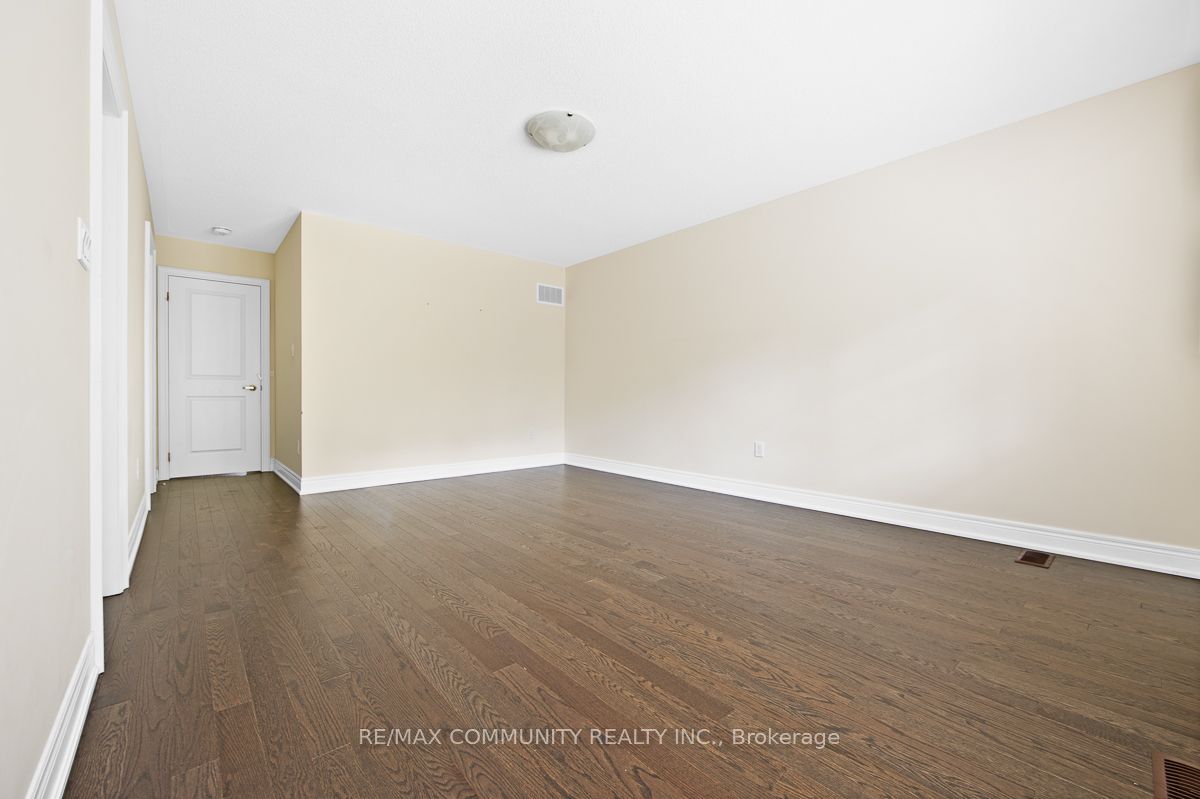 40 Liam Lane Property Photo 17