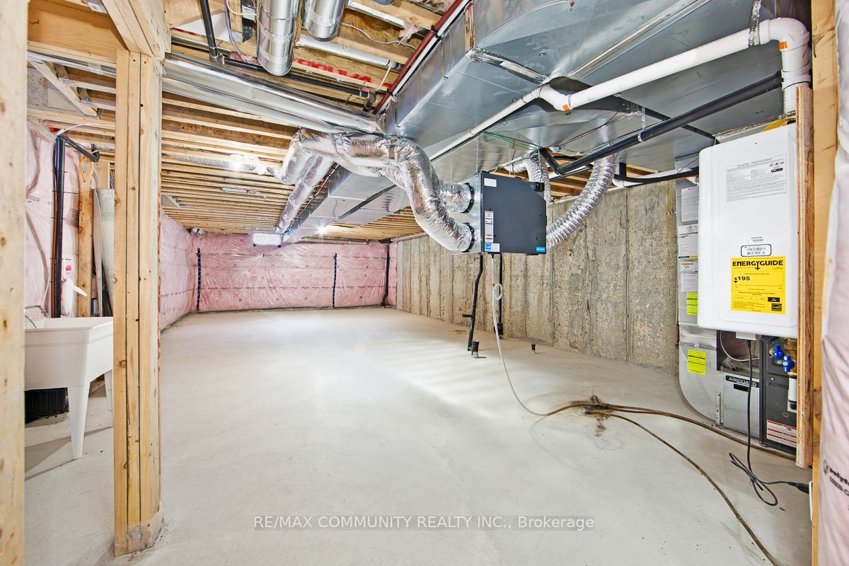40 Liam Lane Property Photo 26