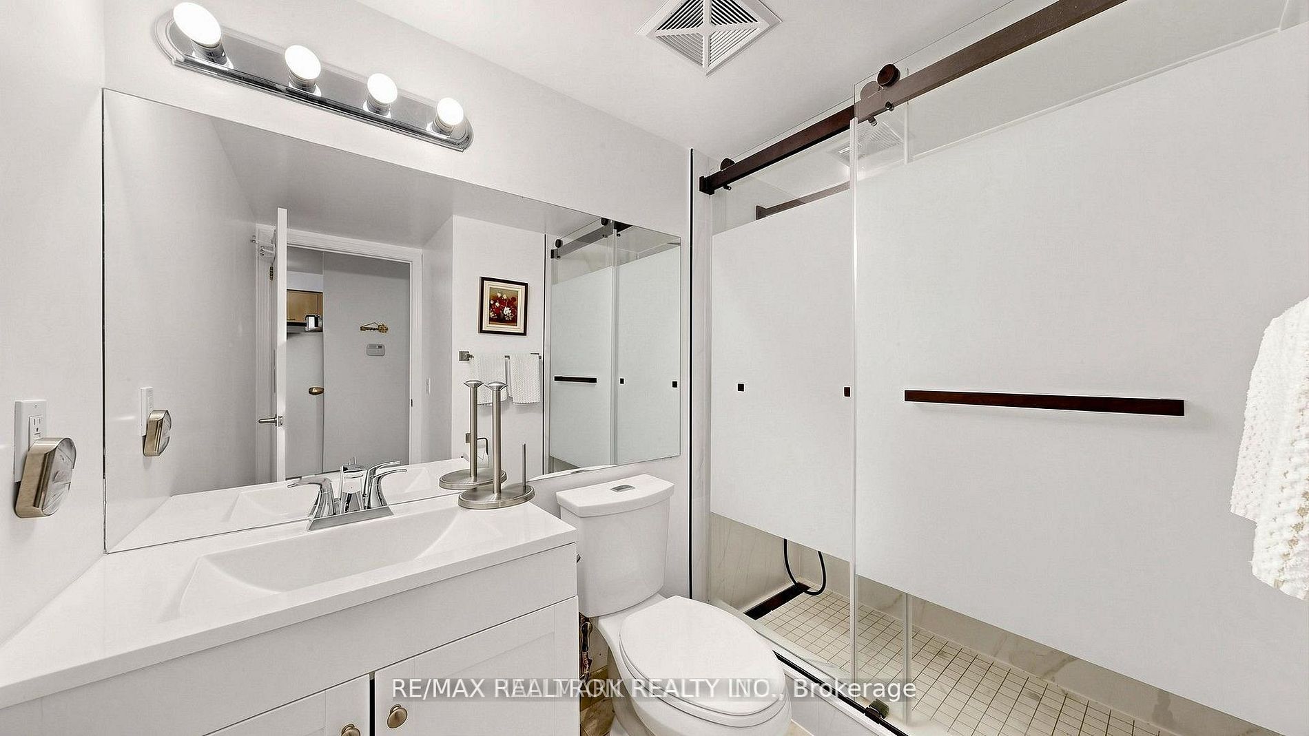 310 Red Maple Road 712 Property Photo 17