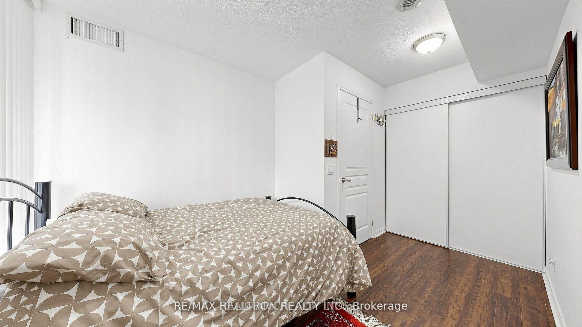 310 Red Maple Road 712 Property Photo 18