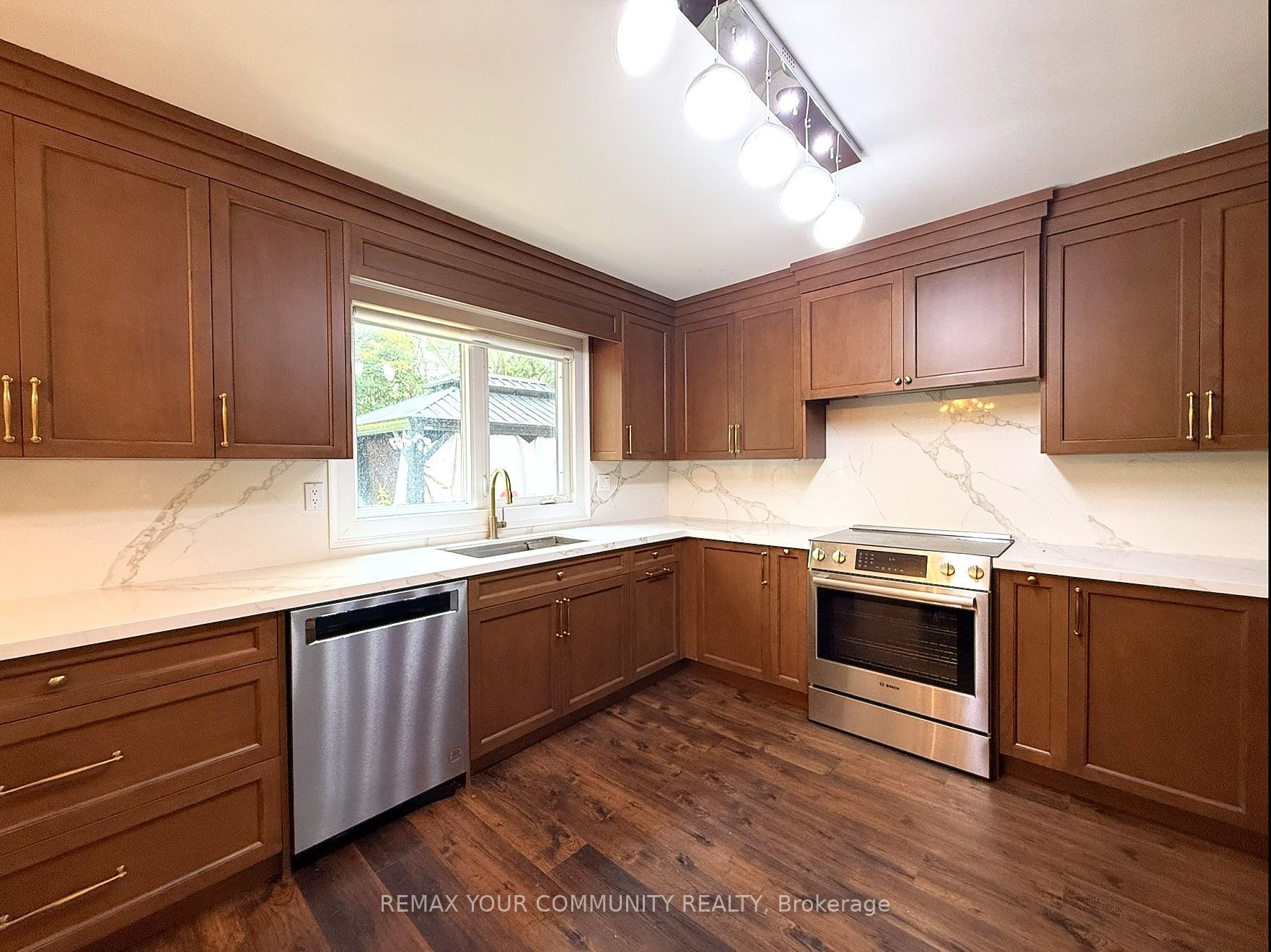 7 Crescentview Road Property Photo 4