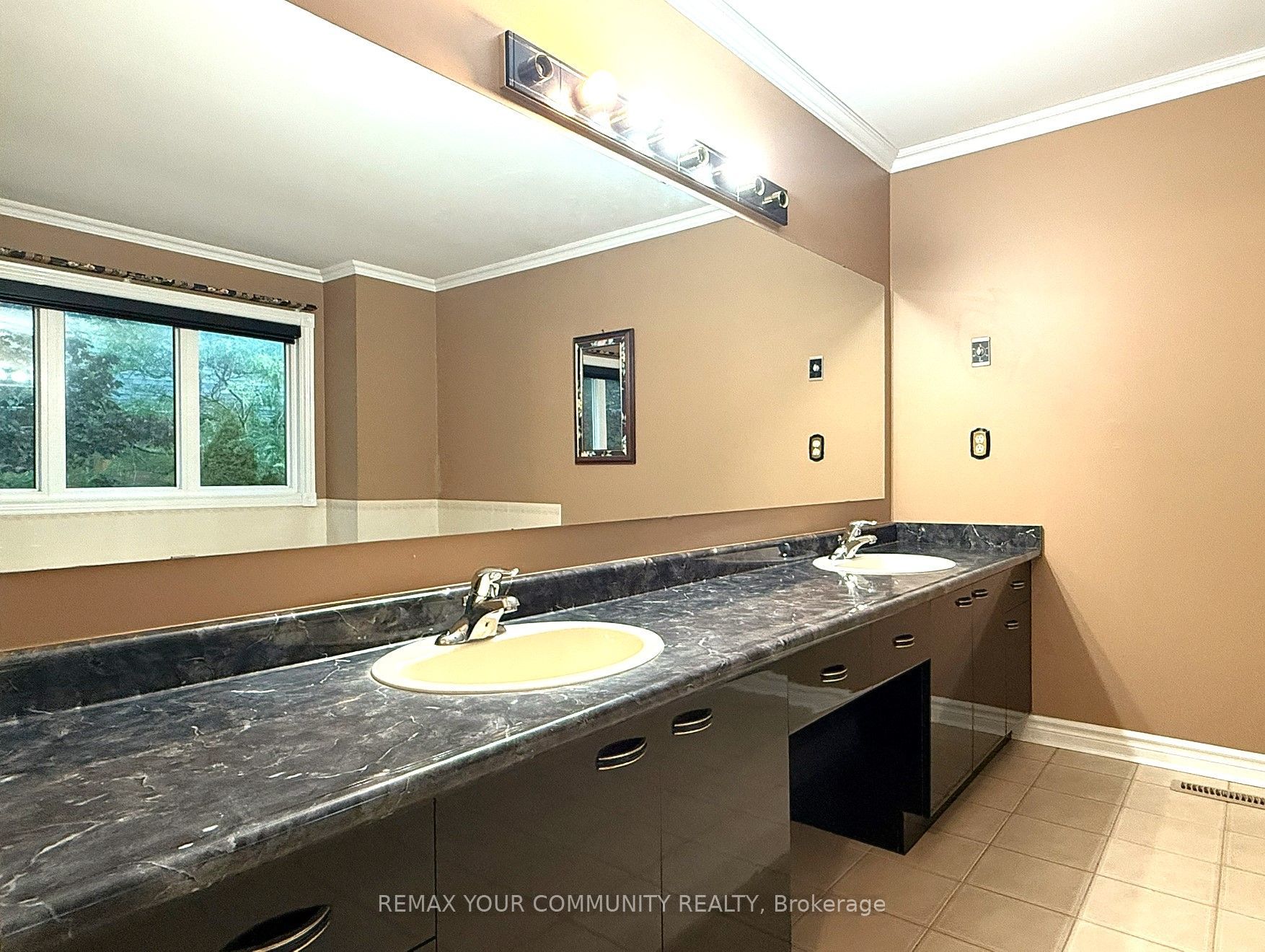 7 Crescentview Road Property Photo 11