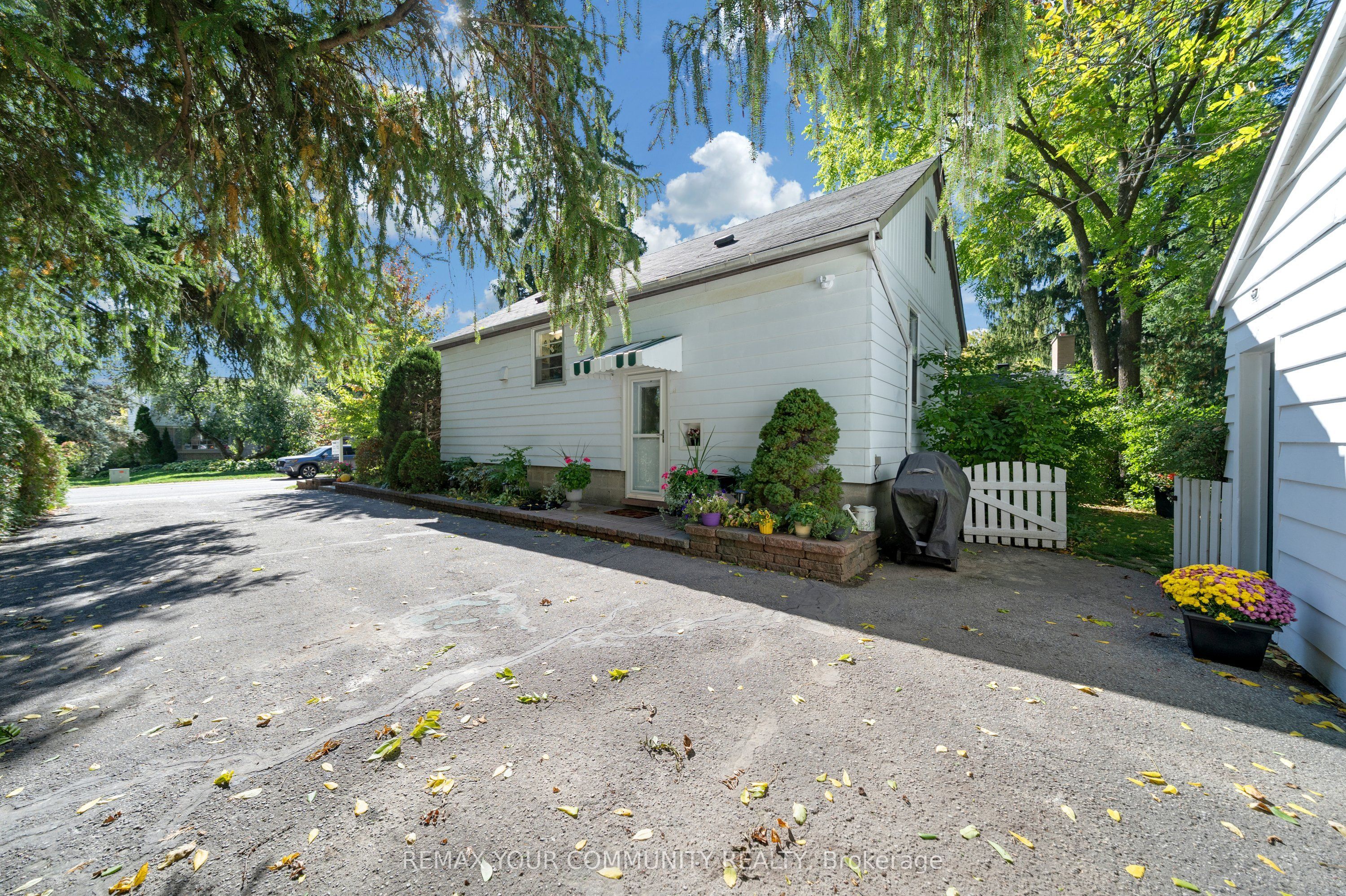 223 Richmond Street Property Photo 6