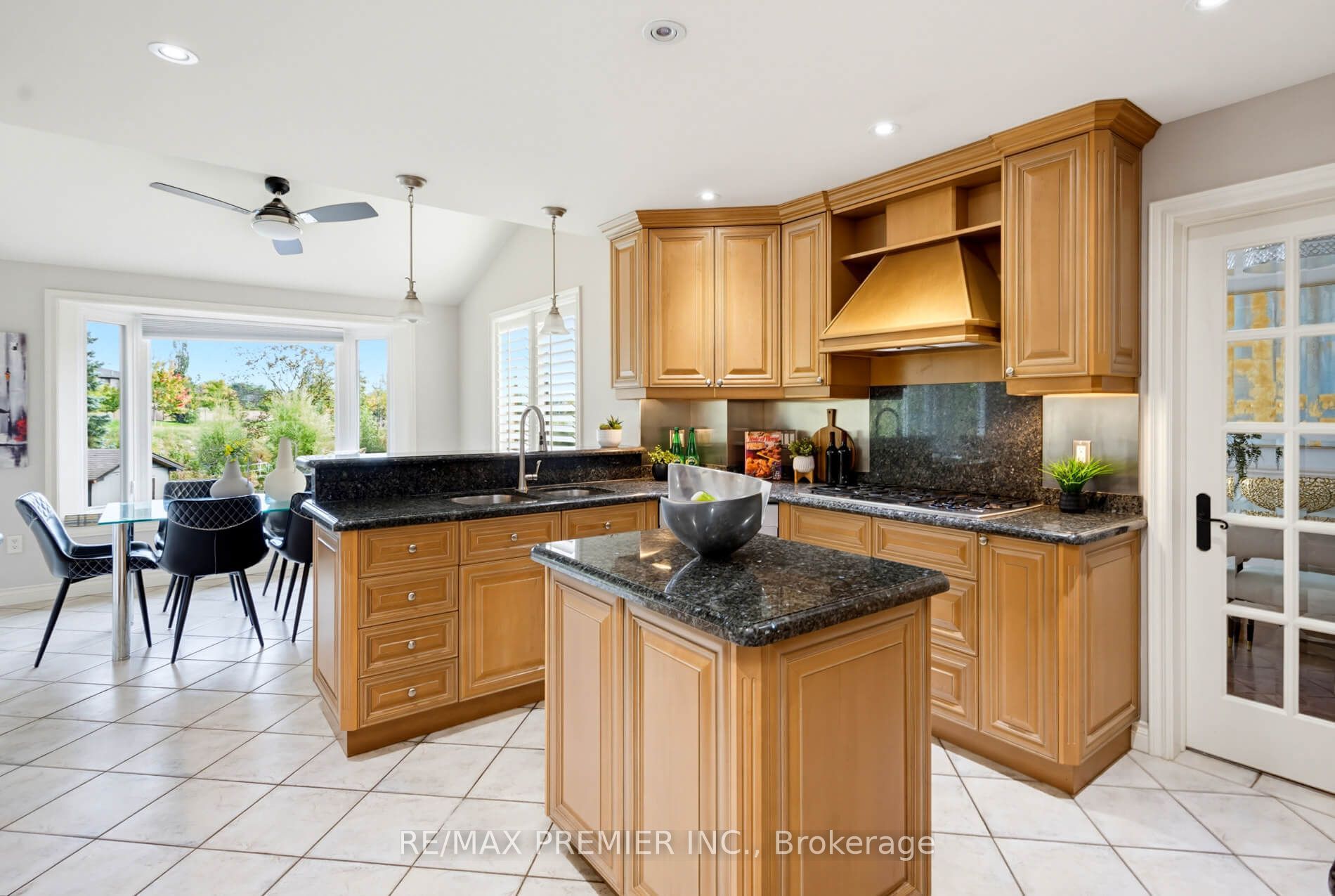 35 Yellow Pine Crescent Property Photo 11