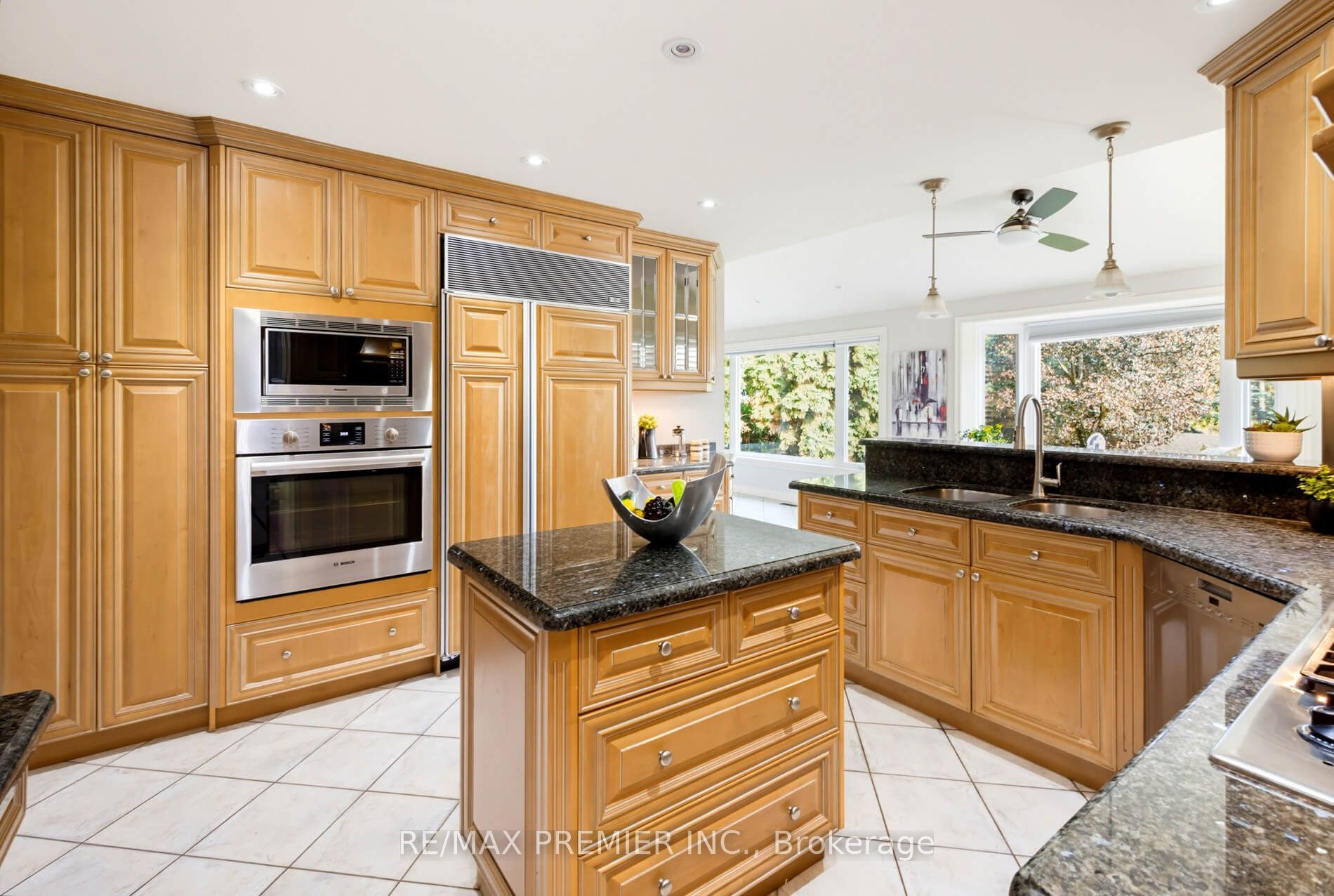 35 Yellow Pine Crescent Property Photo 12