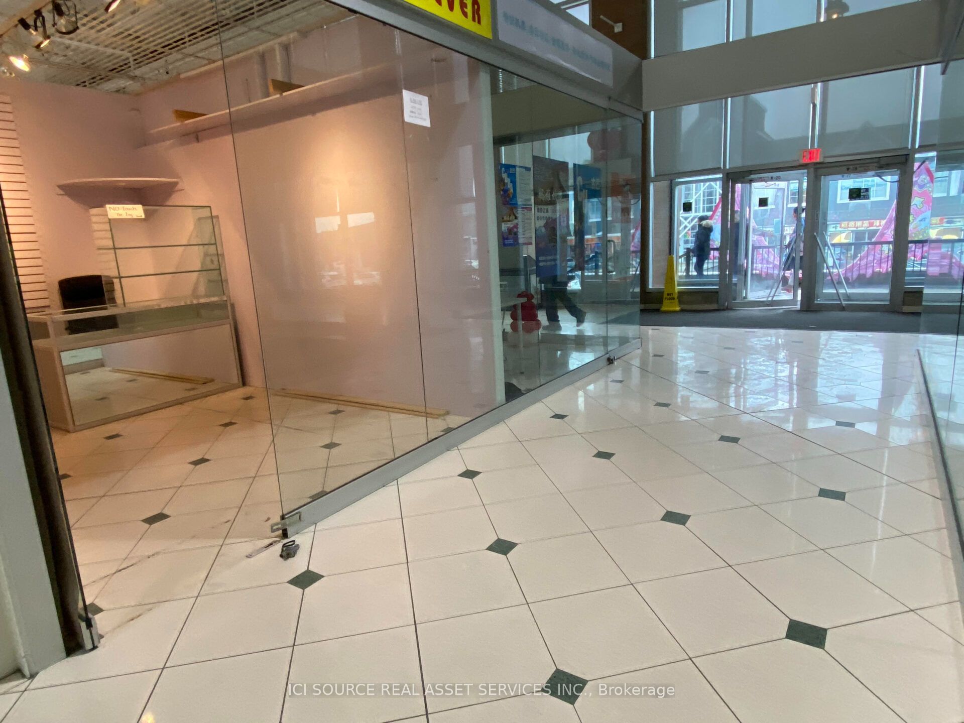 4300 Steeles Avenue E E18 Property Photo 4