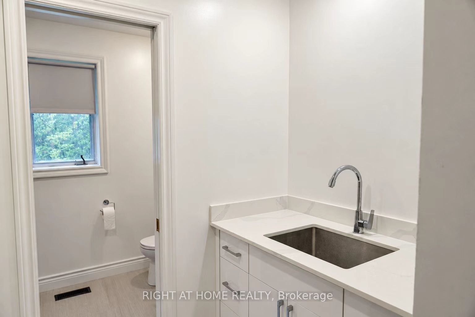 10934 Warden Avenue Property Photo 5