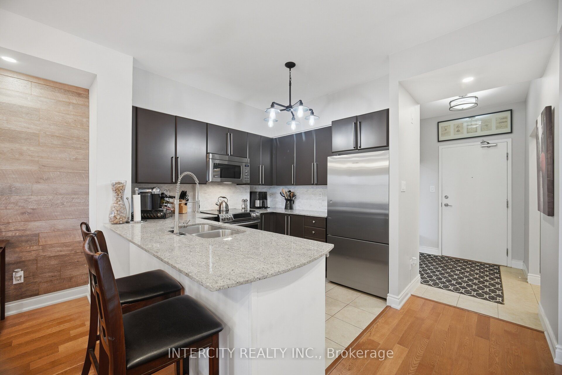 10211 Keele Street 207 Property Photo 5