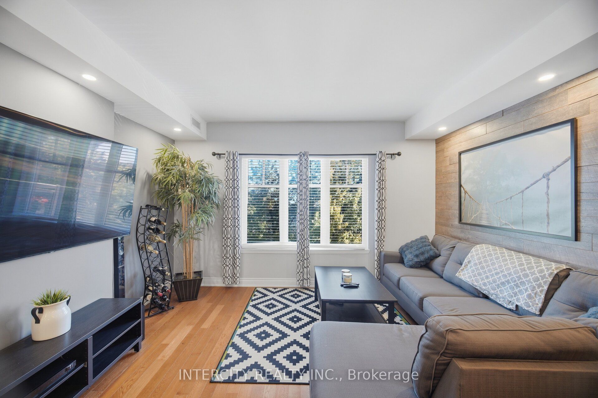 10211 Keele Street 207 Property Photo 7