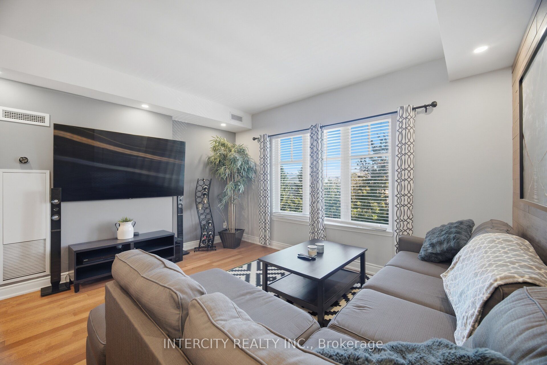 10211 Keele Street 207 Property Photo 8