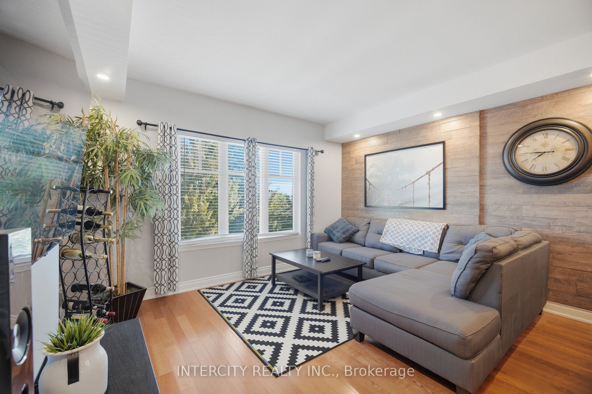 10211 Keele Street 207 Property Photo 9