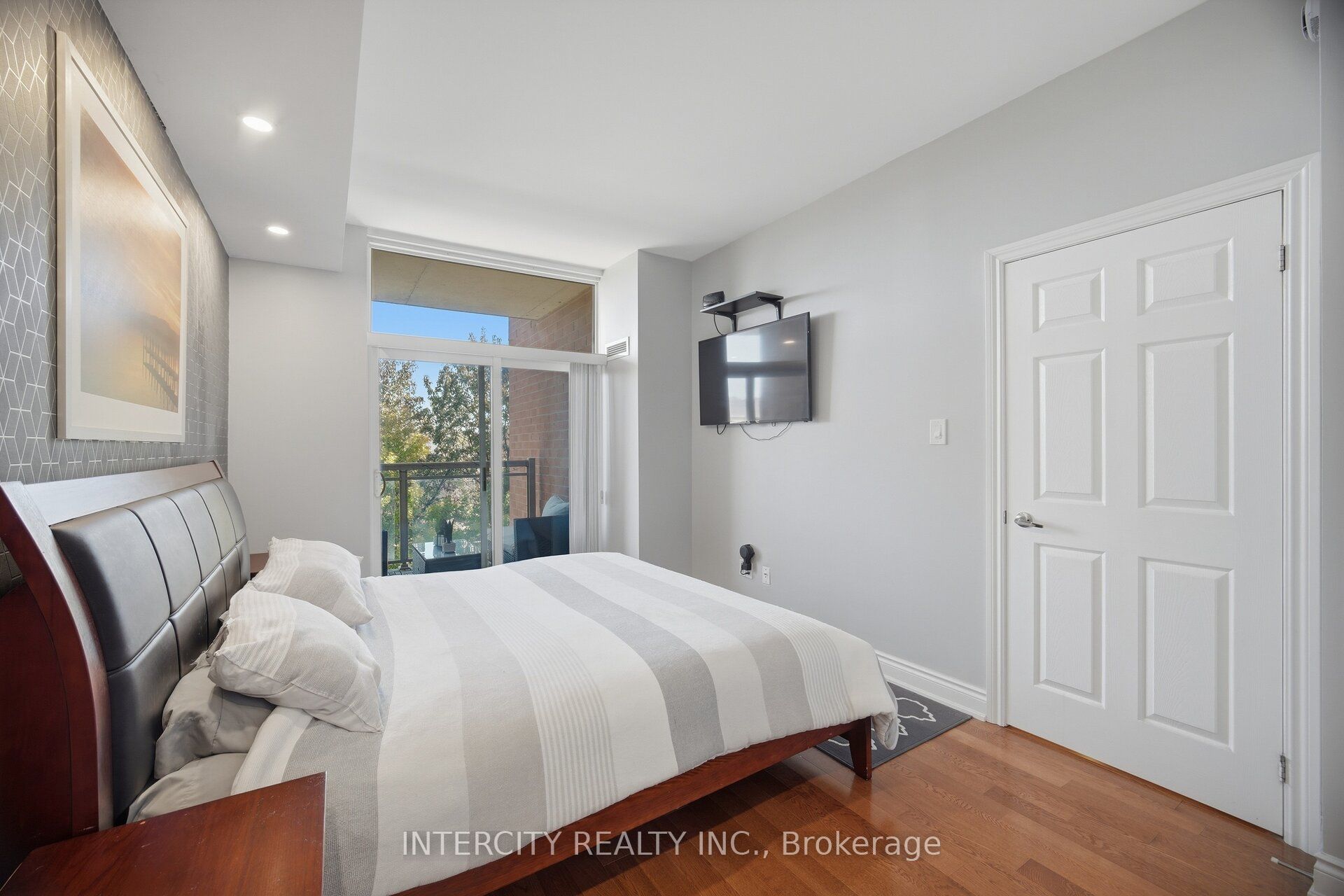 10211 Keele Street 207 Property Photo 14